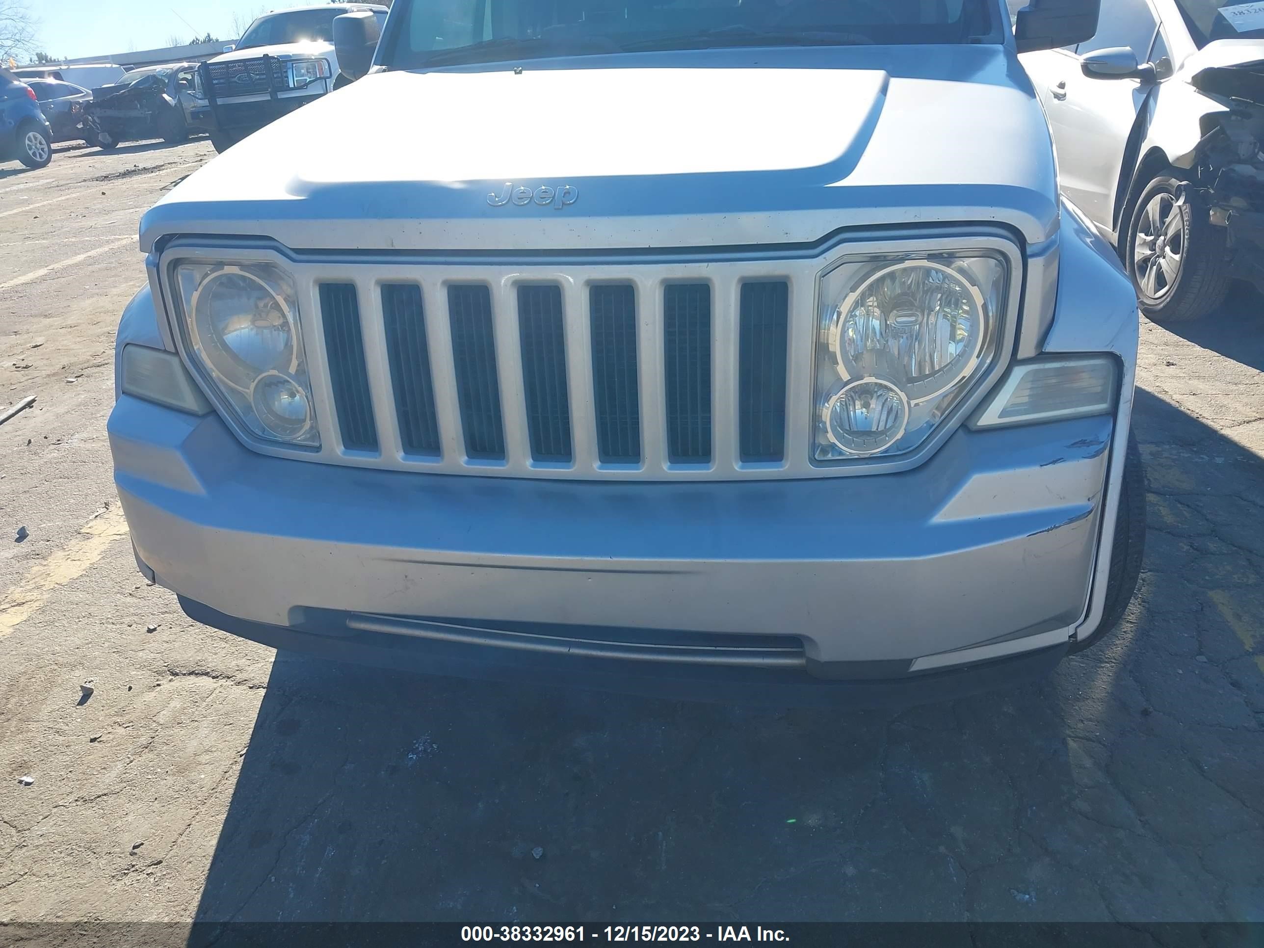 Photo 5 VIN: 1J8GP28K08W172994 - JEEP LIBERTY (NORTH AMERICA) 