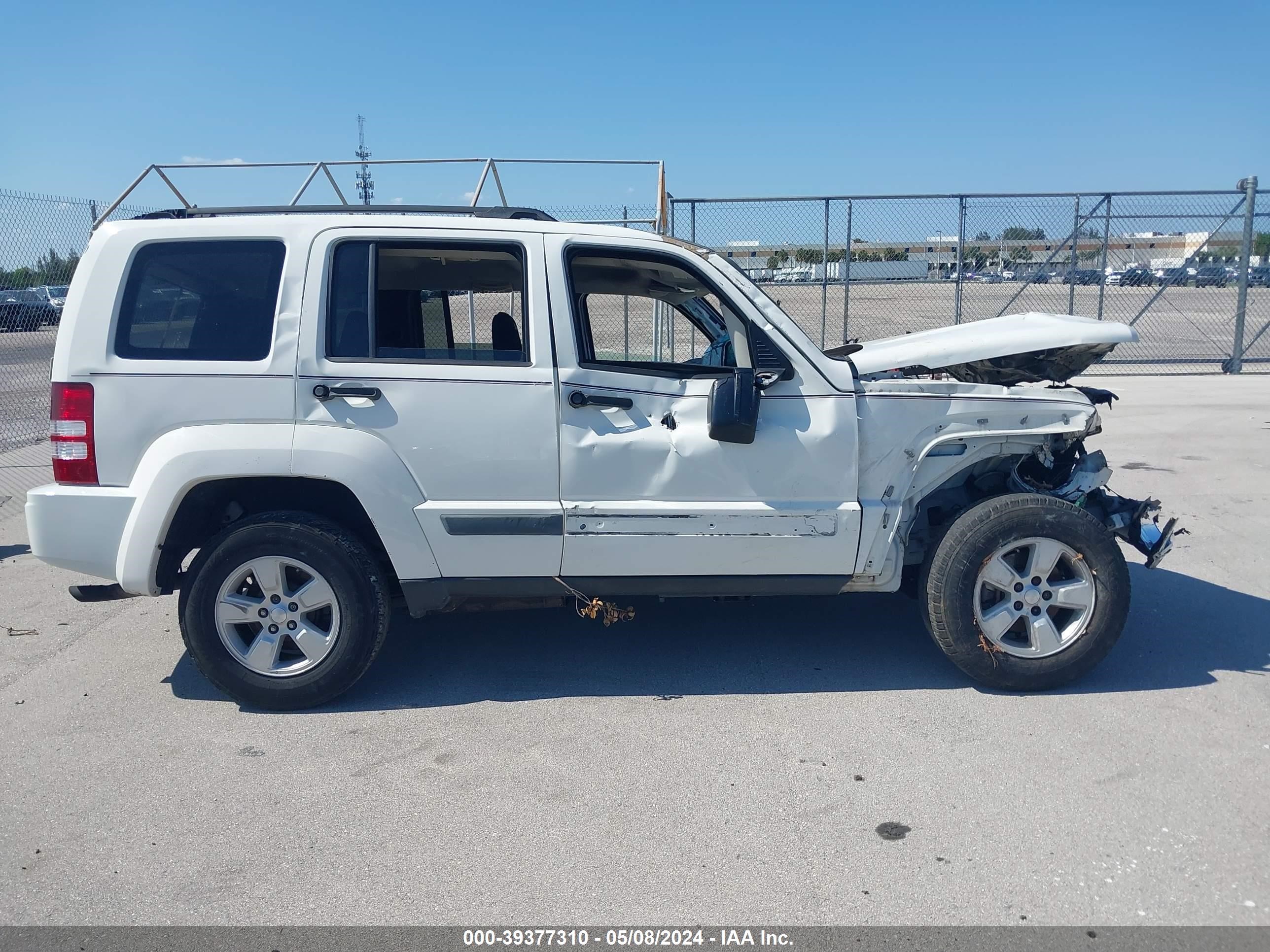 Photo 12 VIN: 1J8GP28K09W538146 - JEEP LIBERTY (NORTH AMERICA) 