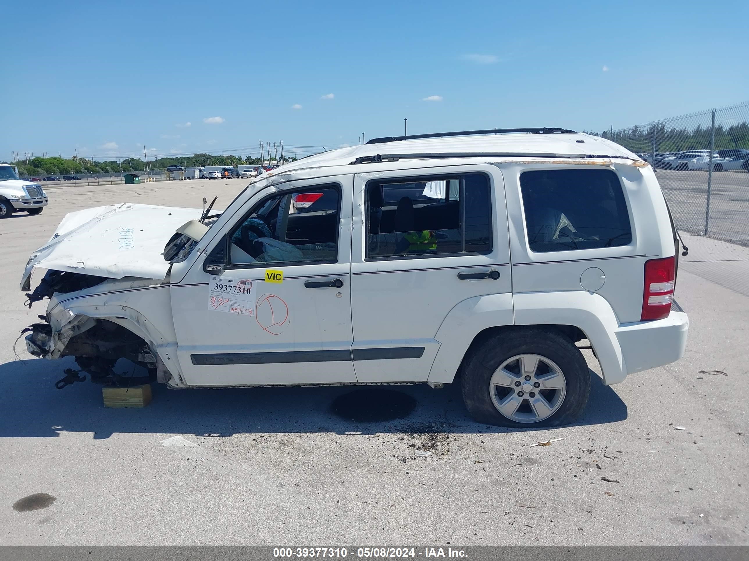 Photo 13 VIN: 1J8GP28K09W538146 - JEEP LIBERTY (NORTH AMERICA) 