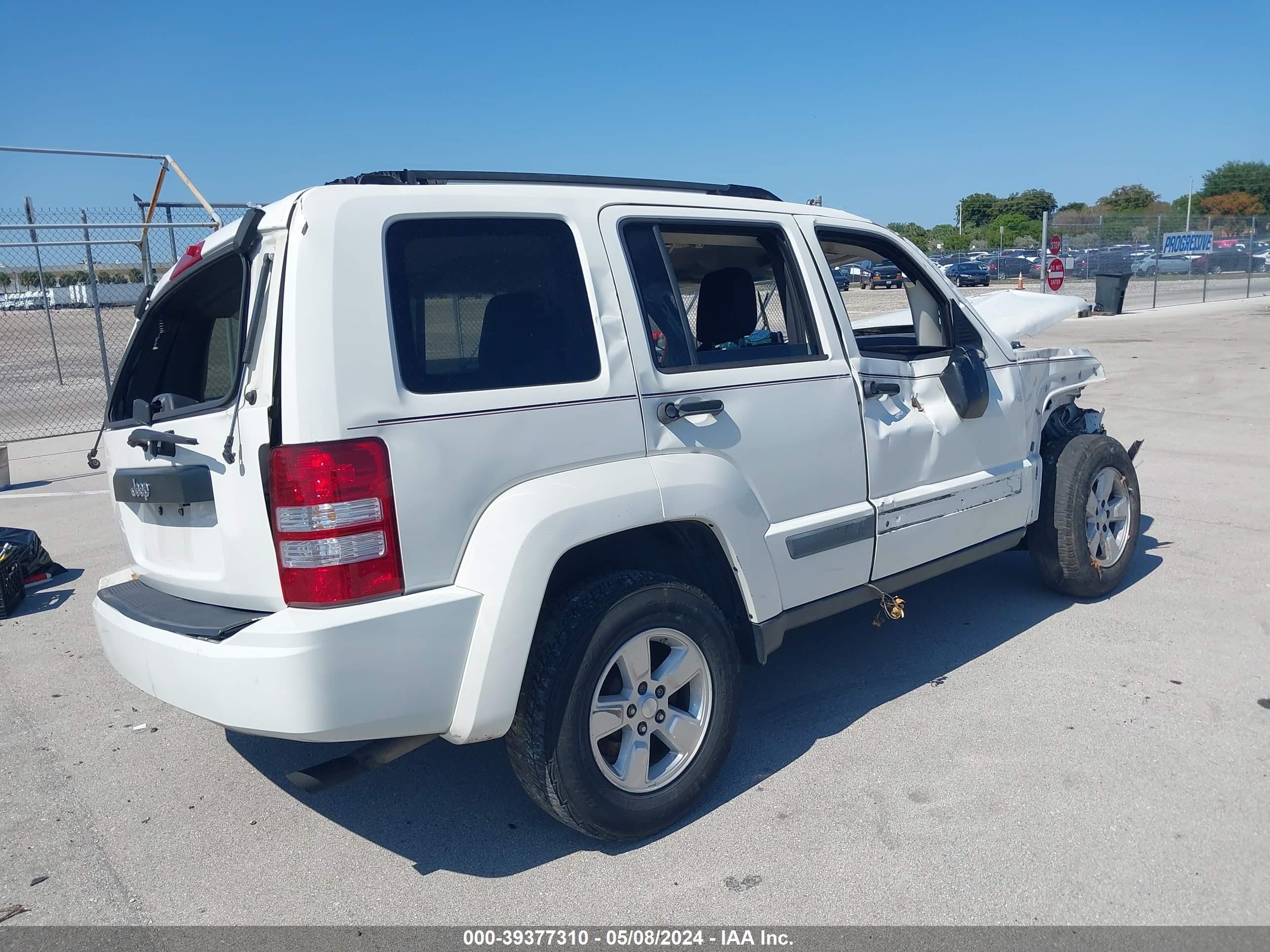 Photo 3 VIN: 1J8GP28K09W538146 - JEEP LIBERTY (NORTH AMERICA) 