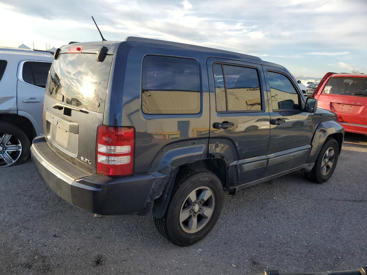 Photo 2 VIN: 1J8GP28K18W115283 - JEEP LIBERTY (NORTH AMERICA) 