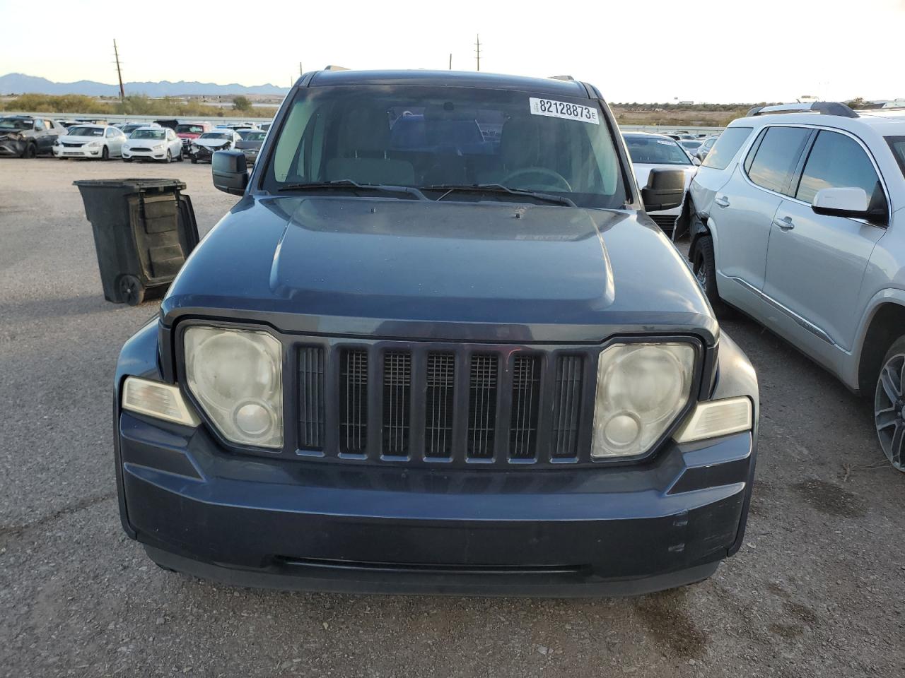 Photo 4 VIN: 1J8GP28K18W115283 - JEEP LIBERTY (NORTH AMERICA) 