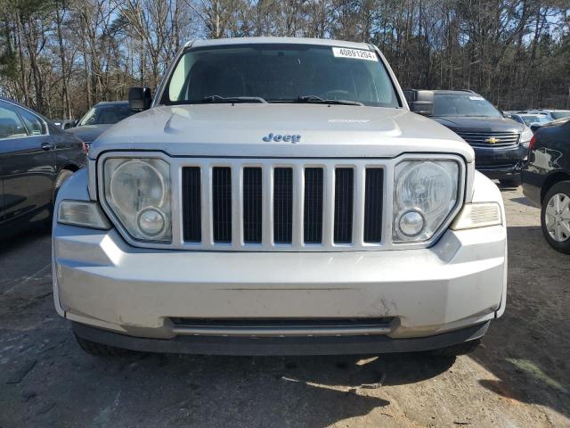 Photo 4 VIN: 1J8GP28K19W547406 - JEEP LIBERTY 