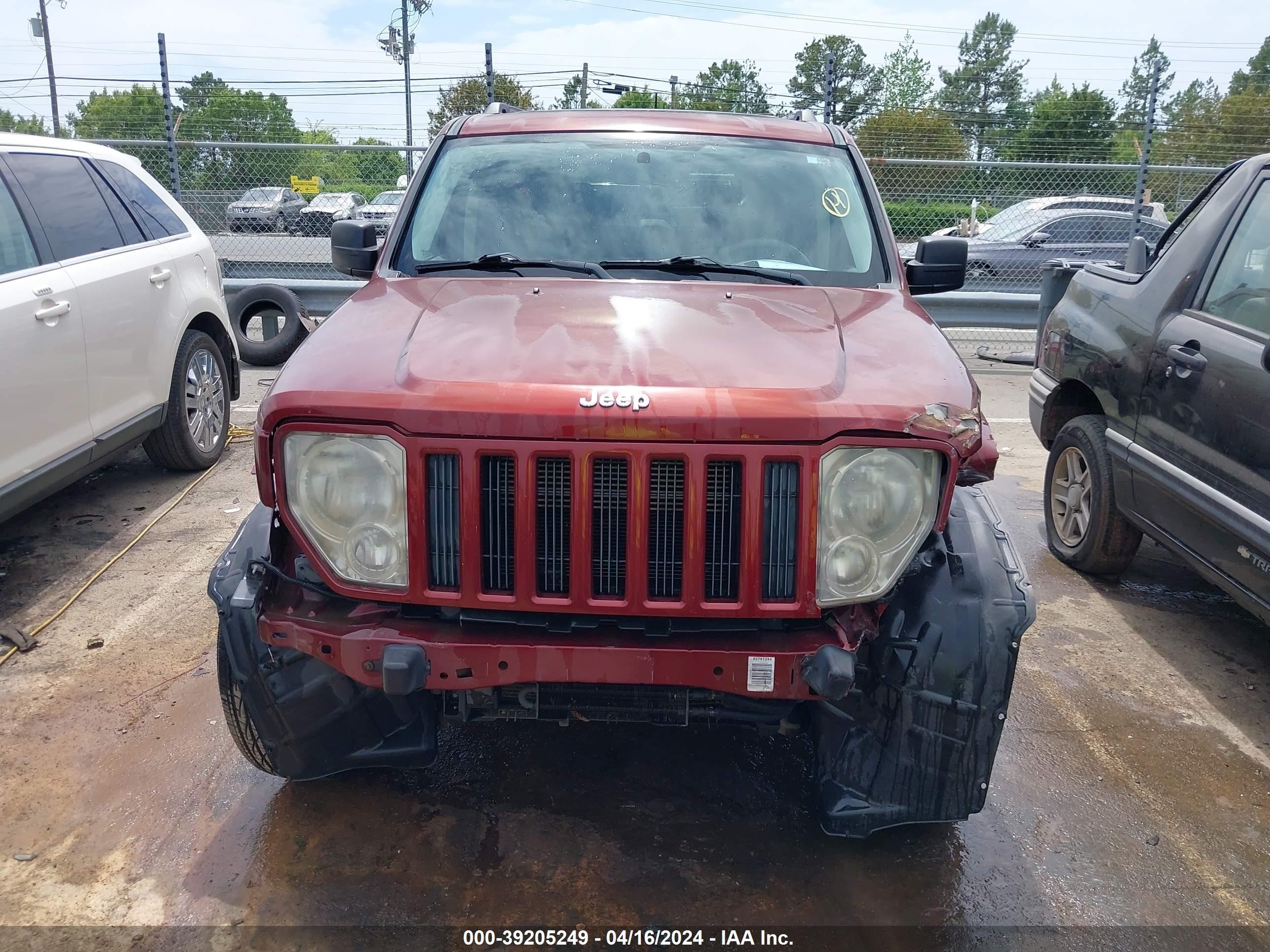 Photo 11 VIN: 1J8GP28K38W288559 - JEEP LIBERTY (NORTH AMERICA) 