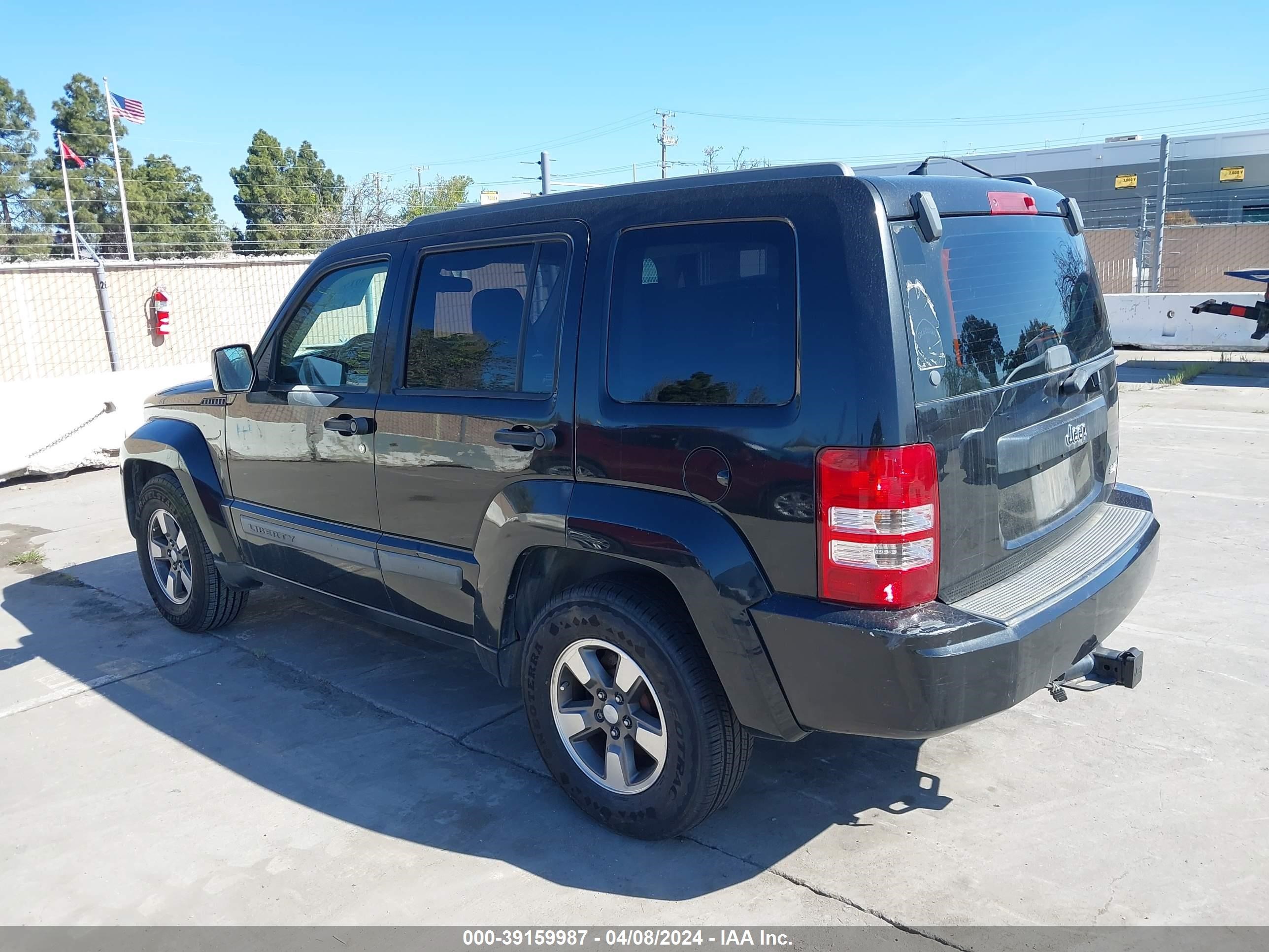 Photo 2 VIN: 1J8GP28K58W164759 - JEEP LIBERTY (NORTH AMERICA) 