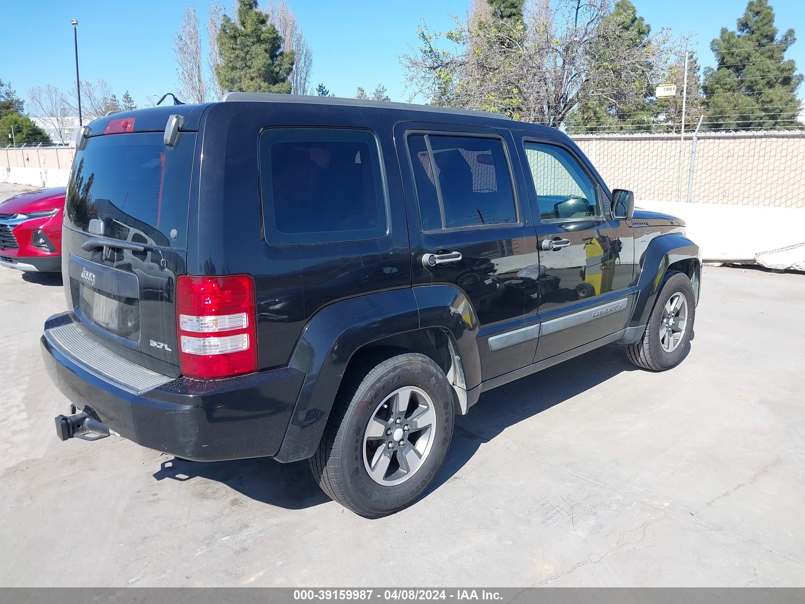 Photo 3 VIN: 1J8GP28K58W164759 - JEEP LIBERTY (NORTH AMERICA) 