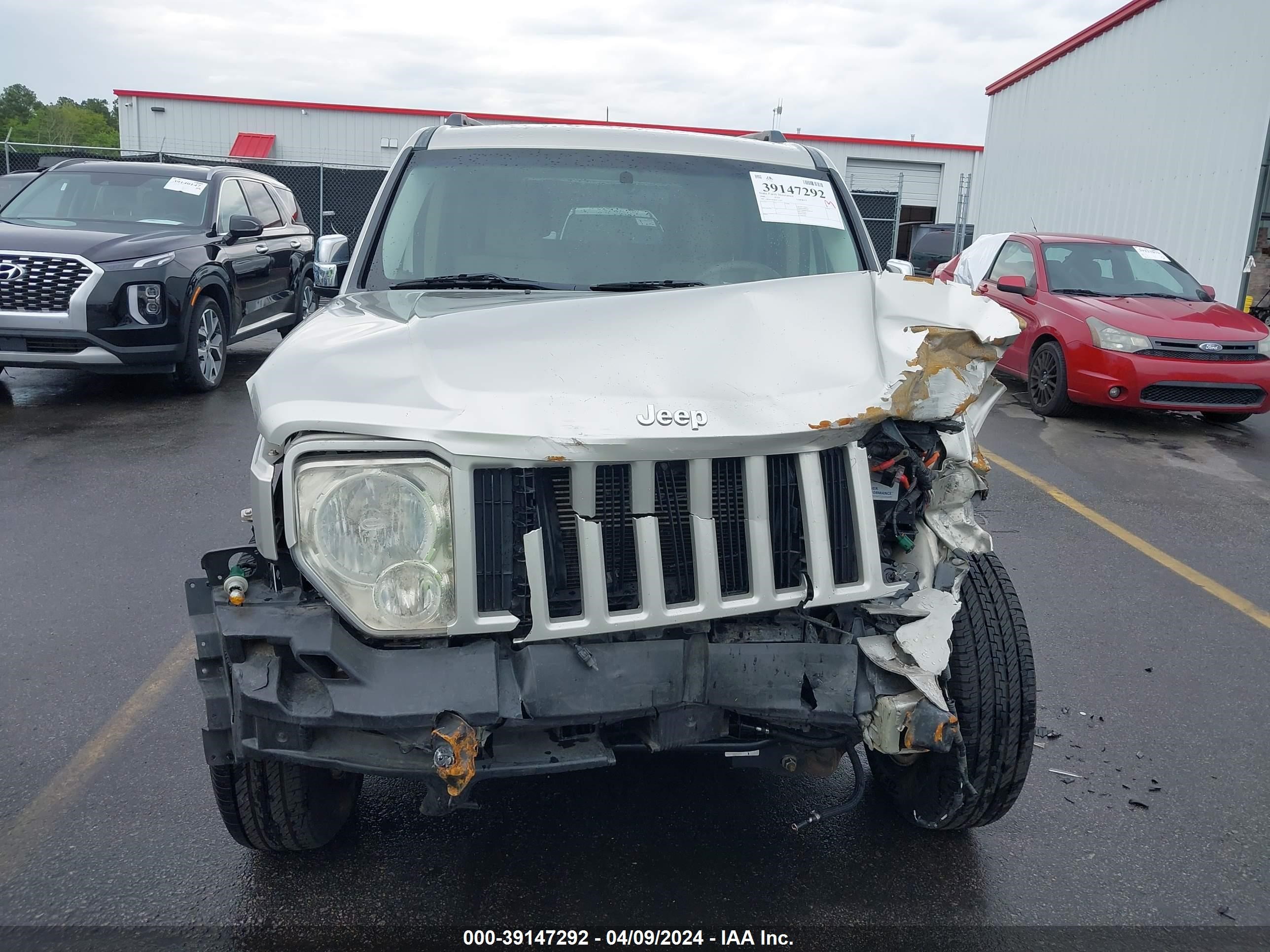 Photo 12 VIN: 1J8GP28K68W135447 - JEEP LIBERTY (NORTH AMERICA) 