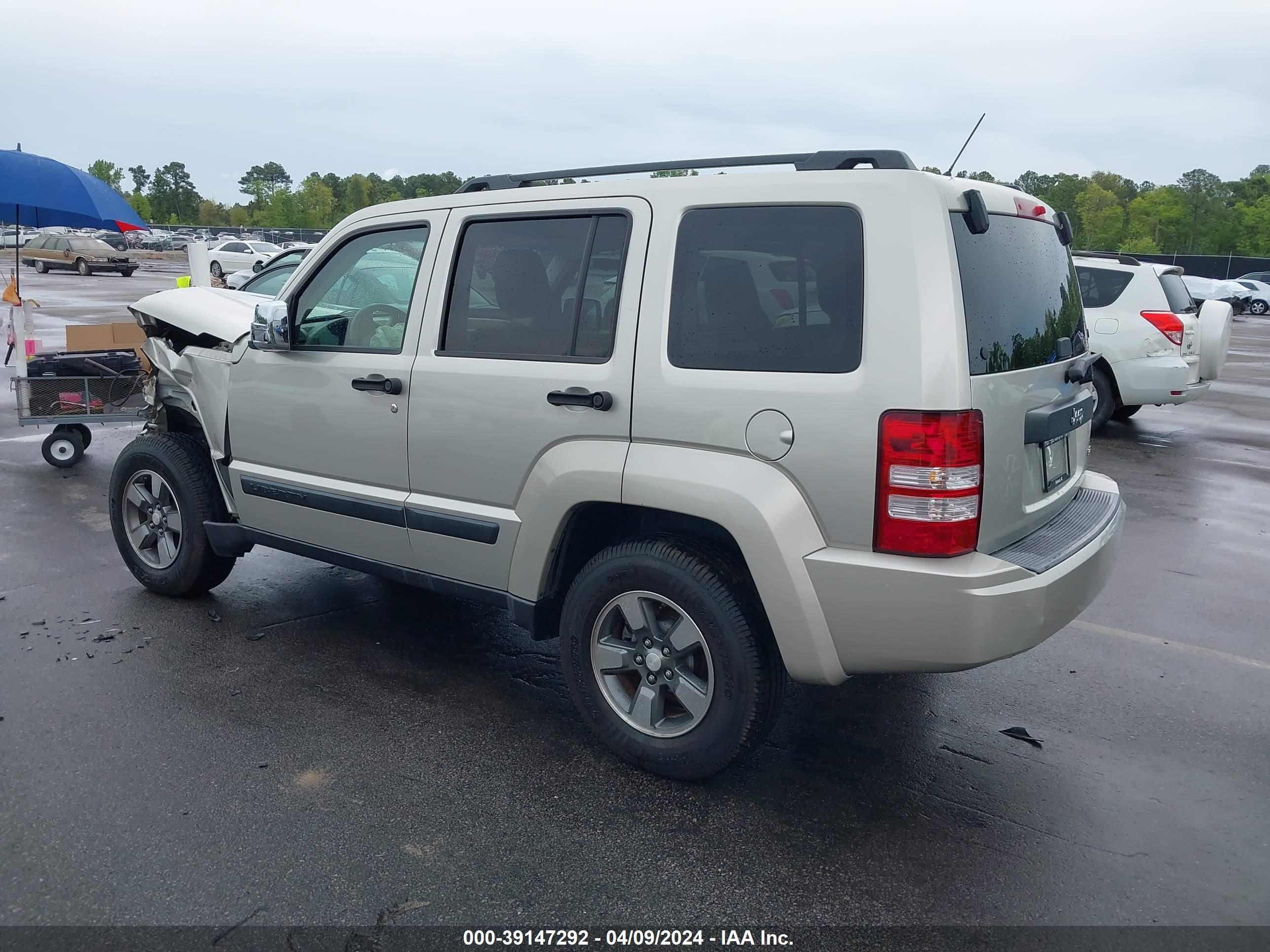 Photo 2 VIN: 1J8GP28K68W135447 - JEEP LIBERTY (NORTH AMERICA) 