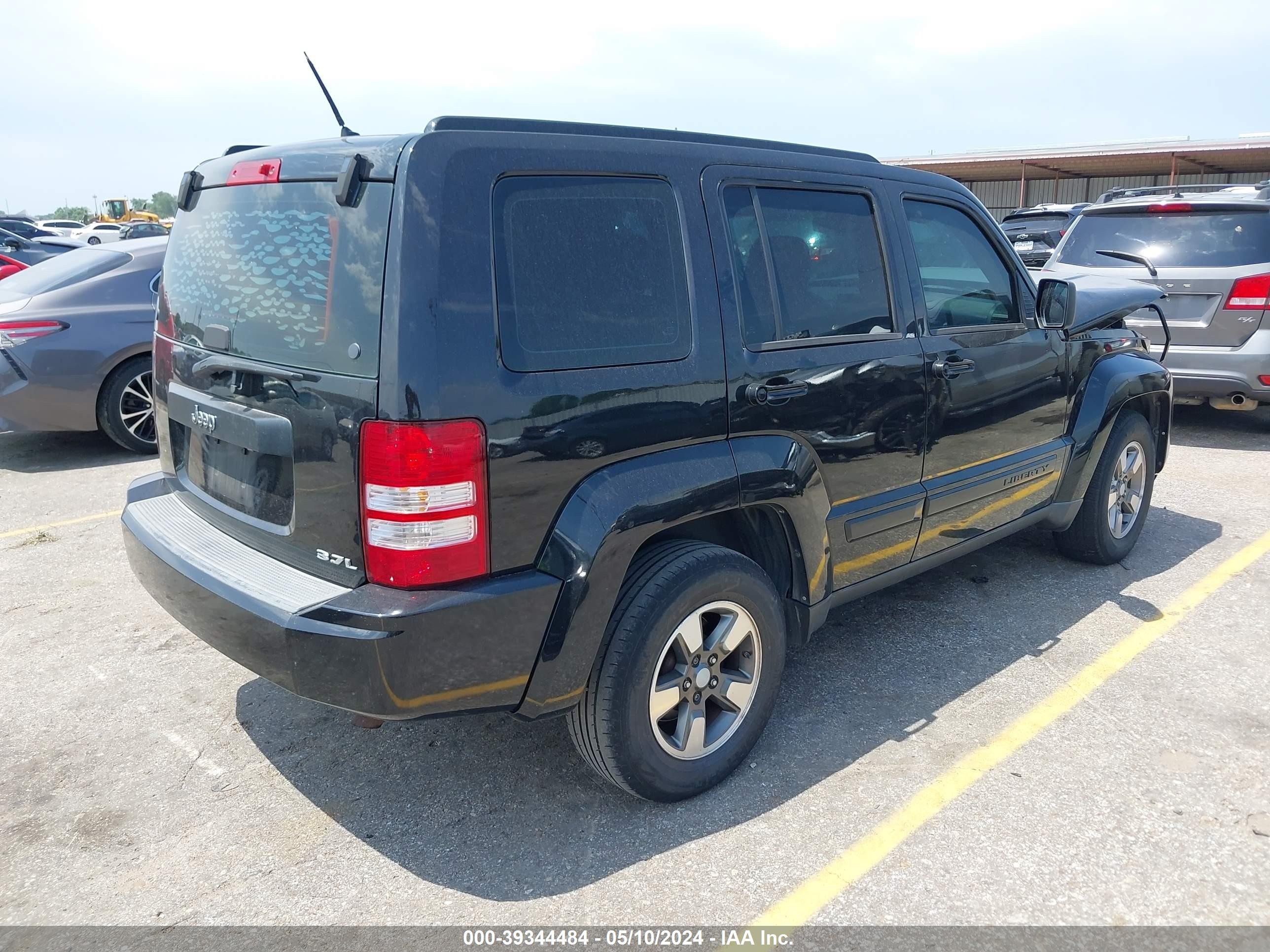 Photo 3 VIN: 1J8GP28K68W144486 - JEEP LIBERTY (NORTH AMERICA) 