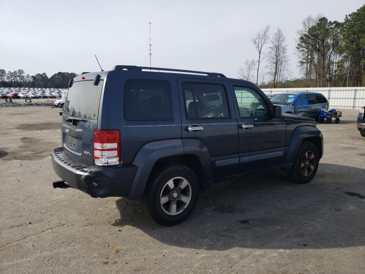 Photo 2 VIN: 1J8GP28K78W172913 - JEEP LIBERTY (NORTH AMERICA) 