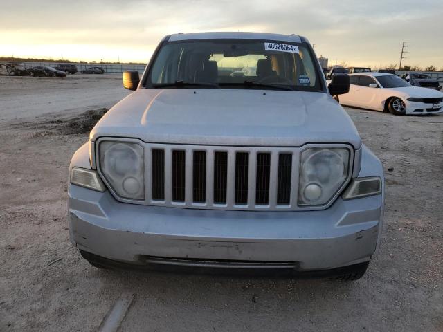 Photo 4 VIN: 1J8GP28K88W218510 - JEEP LIBERTY 