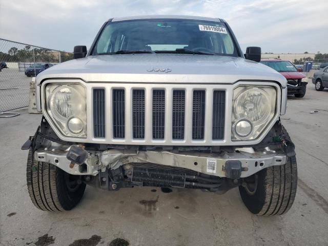 Photo 4 VIN: 1J8GP28KX8W106825 - JEEP LIBERTY SP 