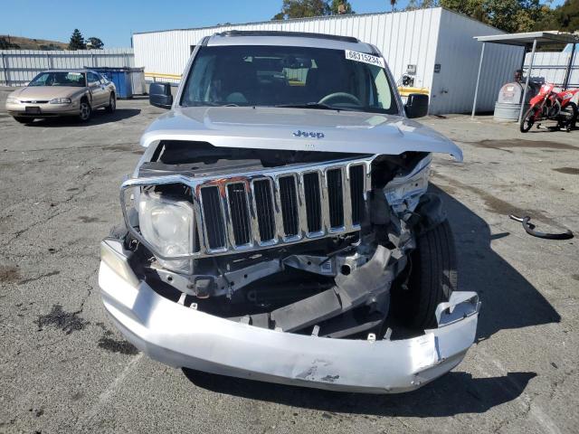 Photo 4 VIN: 1J8GP58K18W268070 - JEEP LIBERTY LI 