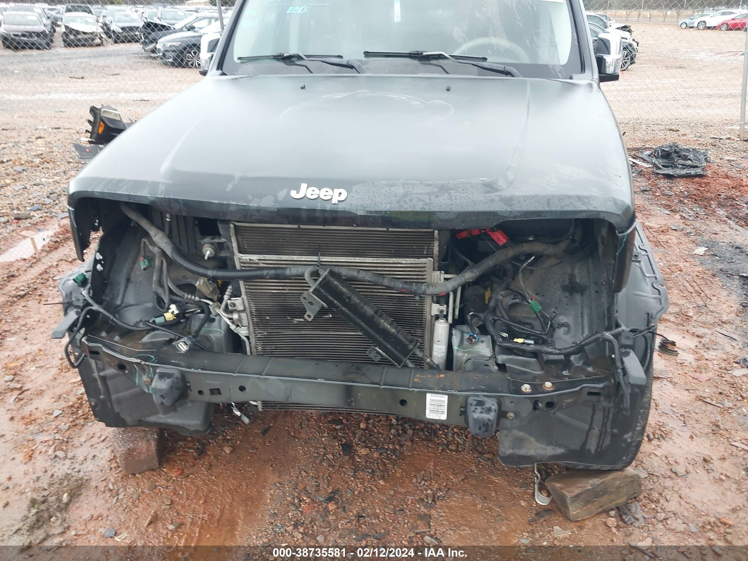 Photo 5 VIN: 1J8GP58K48W280326 - JEEP LIBERTY (NORTH AMERICA) 