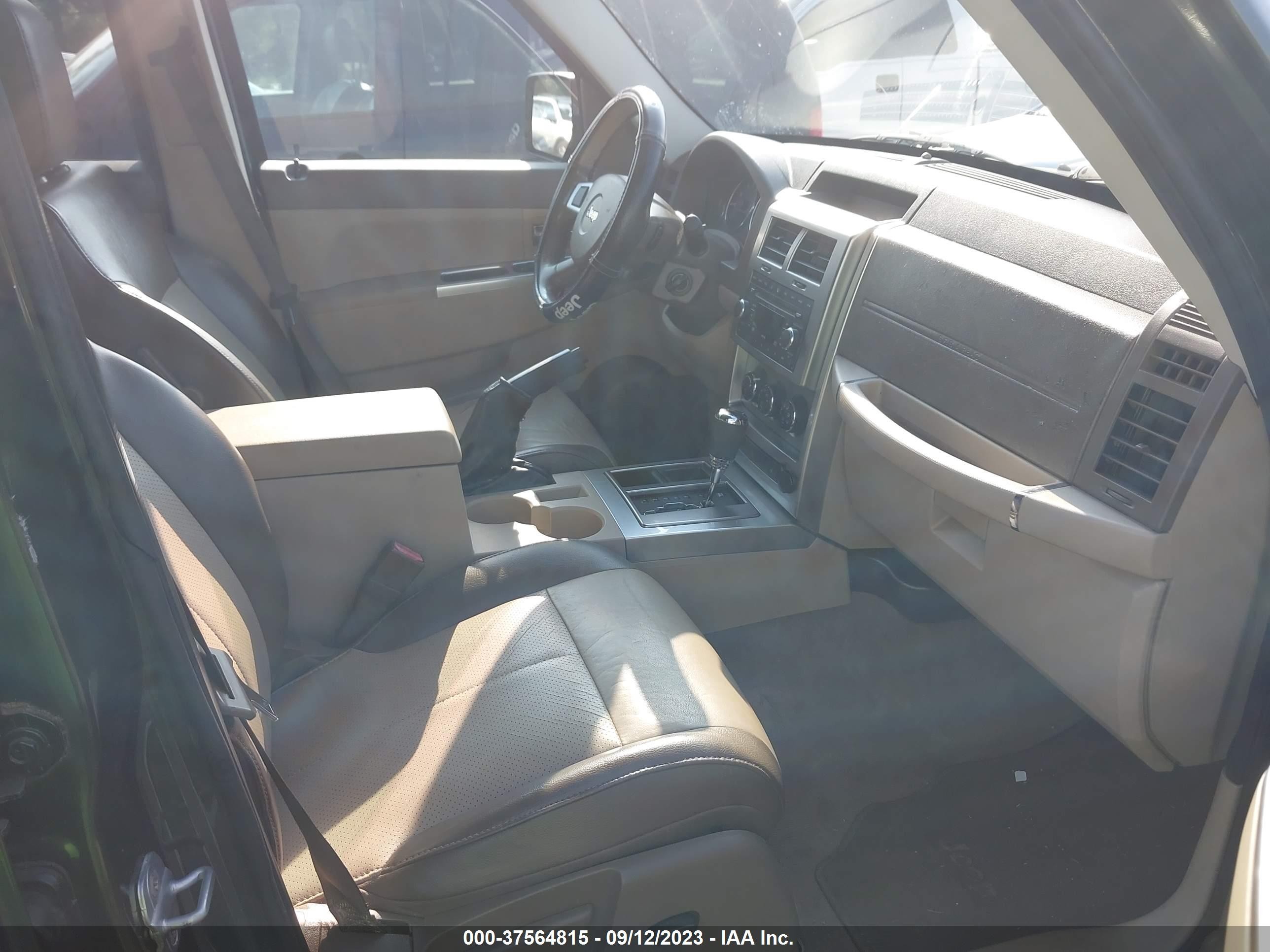 Photo 4 VIN: 1J8GP58K88W100345 - JEEP LIBERTY (NORTH AMERICA) 