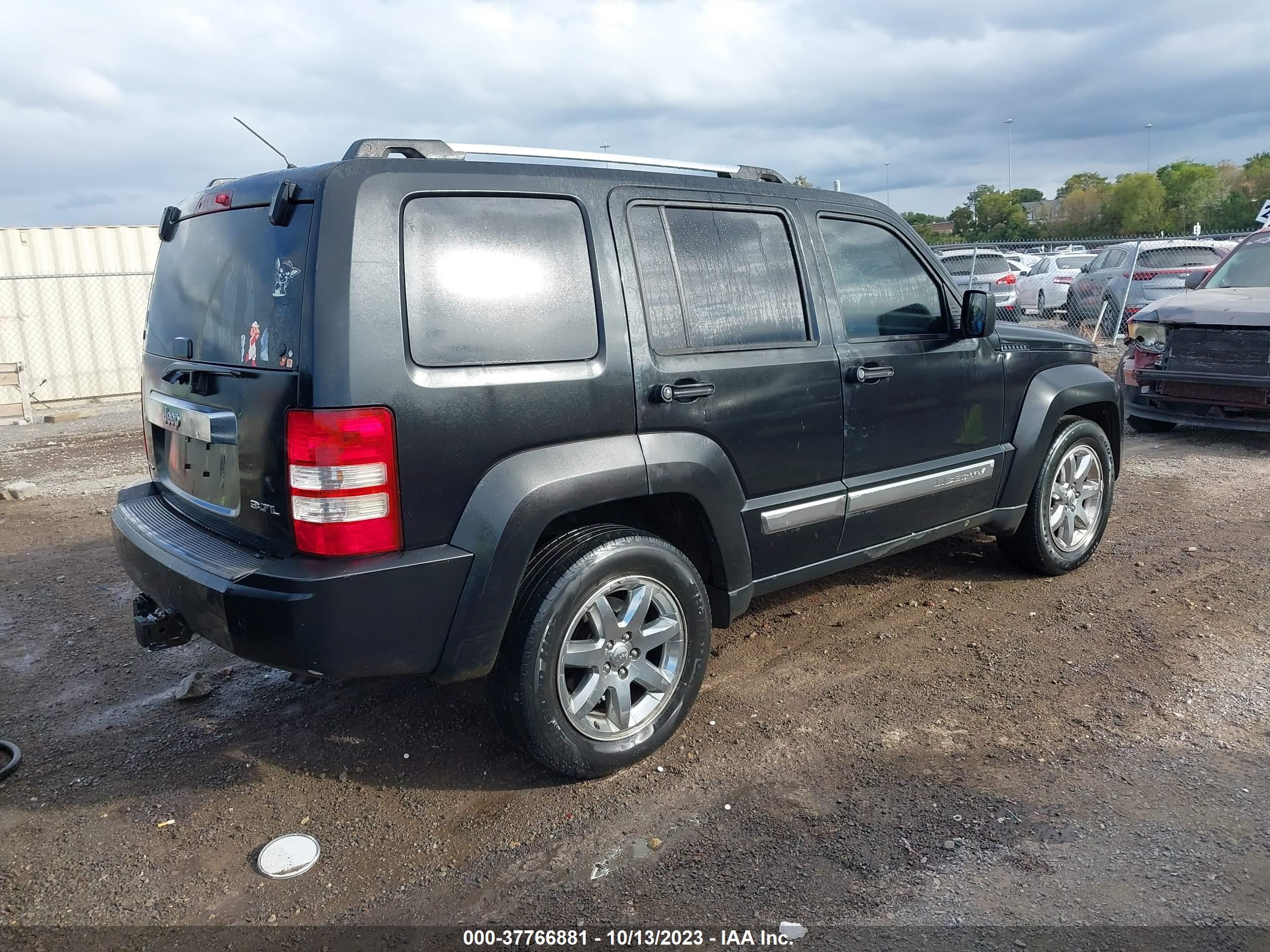 Photo 3 VIN: 1J8GP58K88W161226 - JEEP LIBERTY (NORTH AMERICA) 