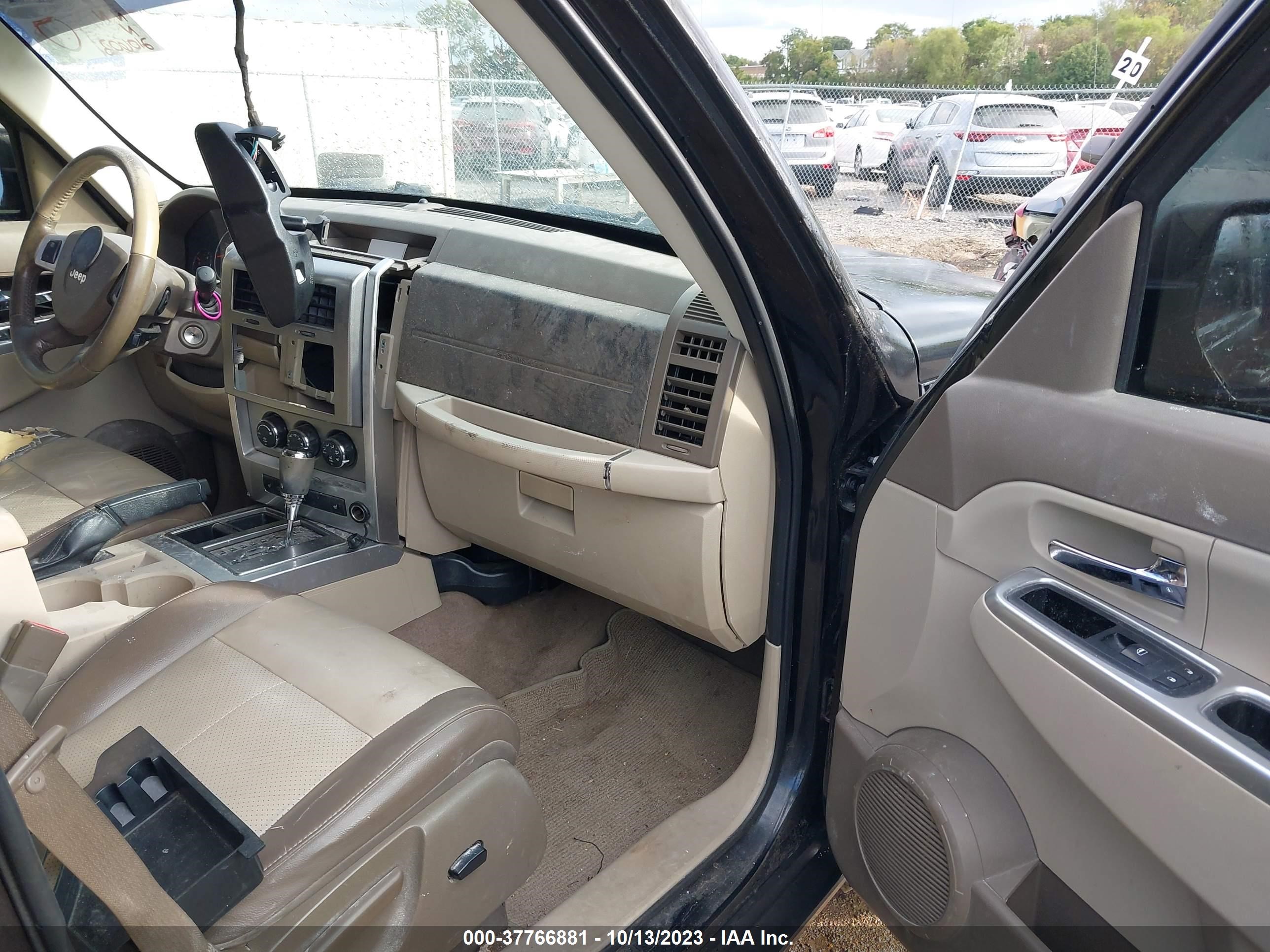 Photo 4 VIN: 1J8GP58K88W161226 - JEEP LIBERTY (NORTH AMERICA) 