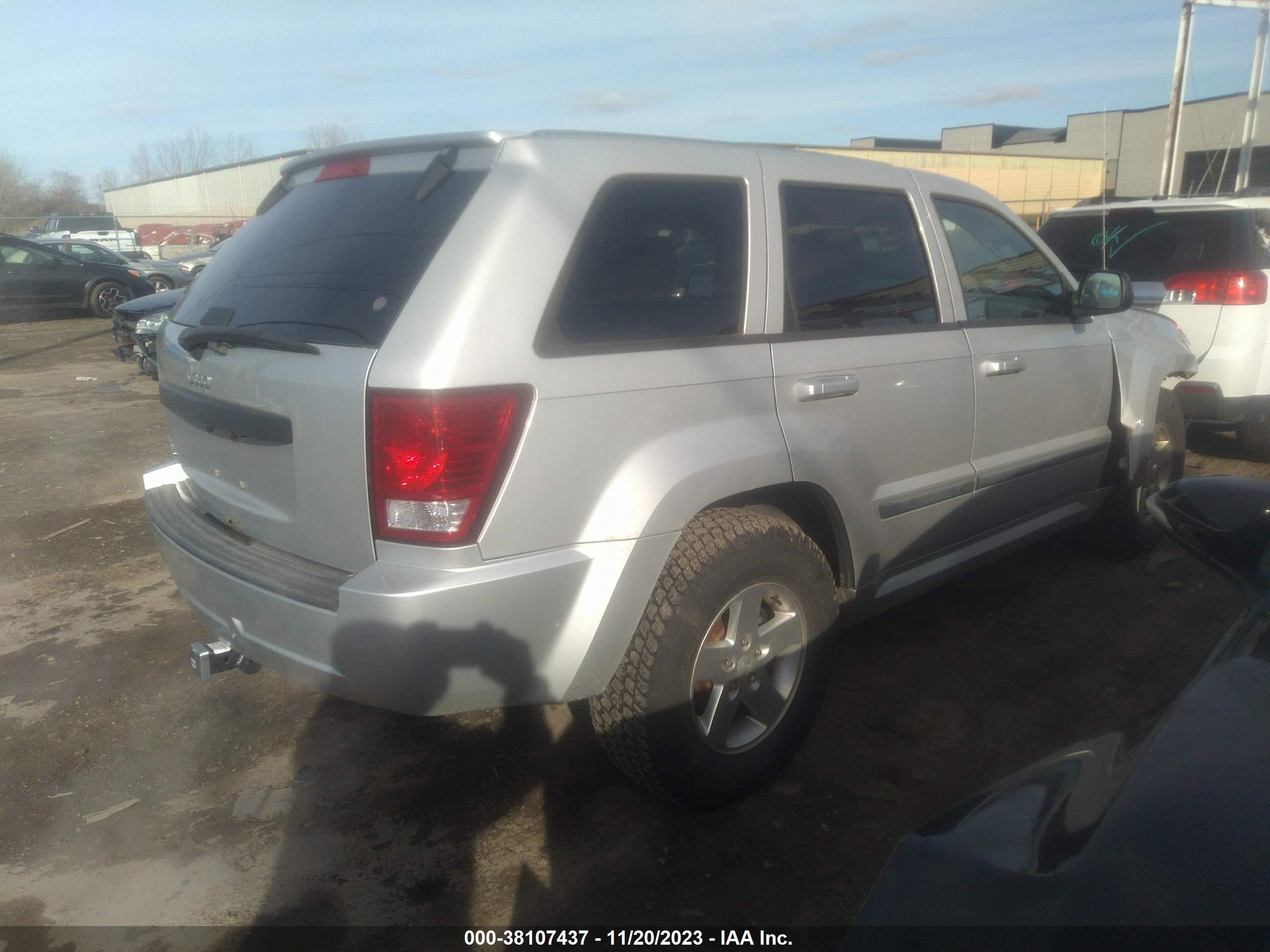 Photo 3 VIN: 1J8GR48K07C688486 - JEEP GRAND CHEROKEE 