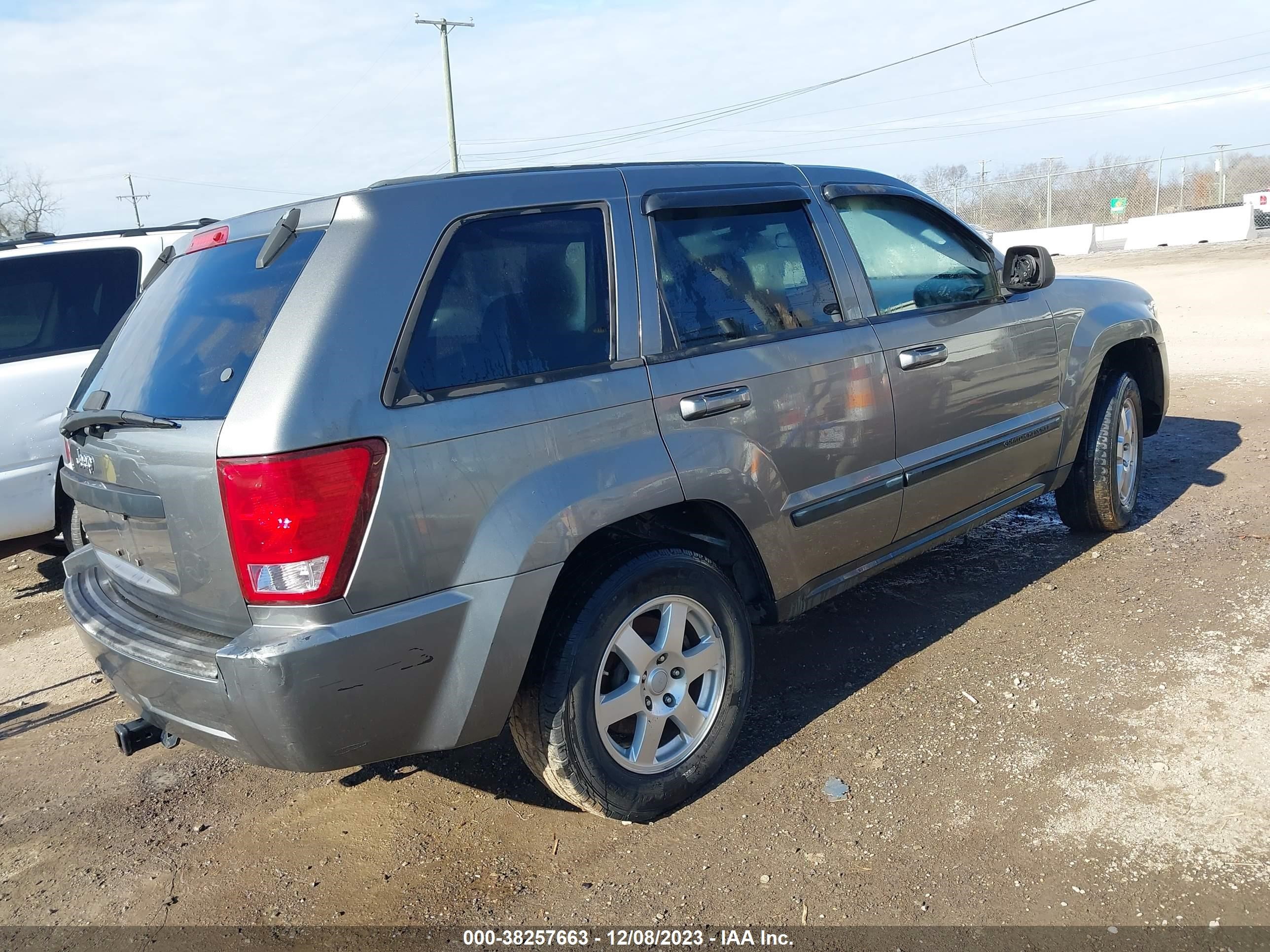 Photo 3 VIN: 1J8GR48K18C124041 - JEEP GRAND CHEROKEE 