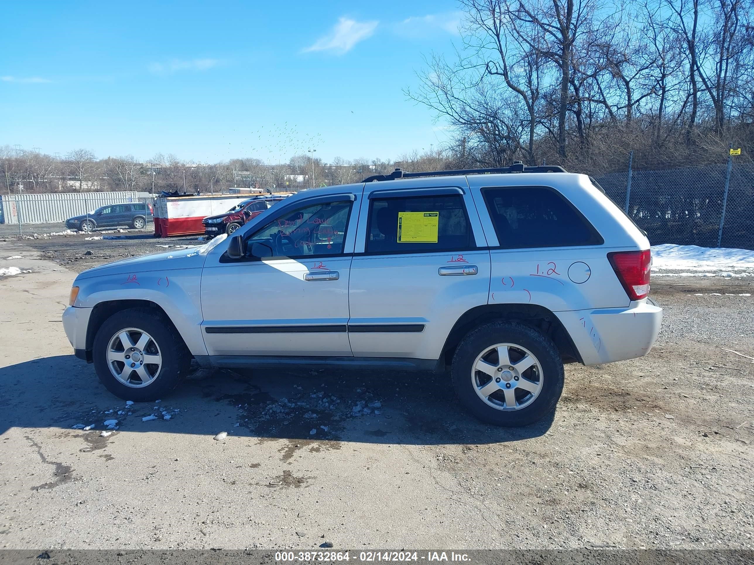 Photo 13 VIN: 1J8GR48K38C139768 - JEEP GRAND CHEROKEE 