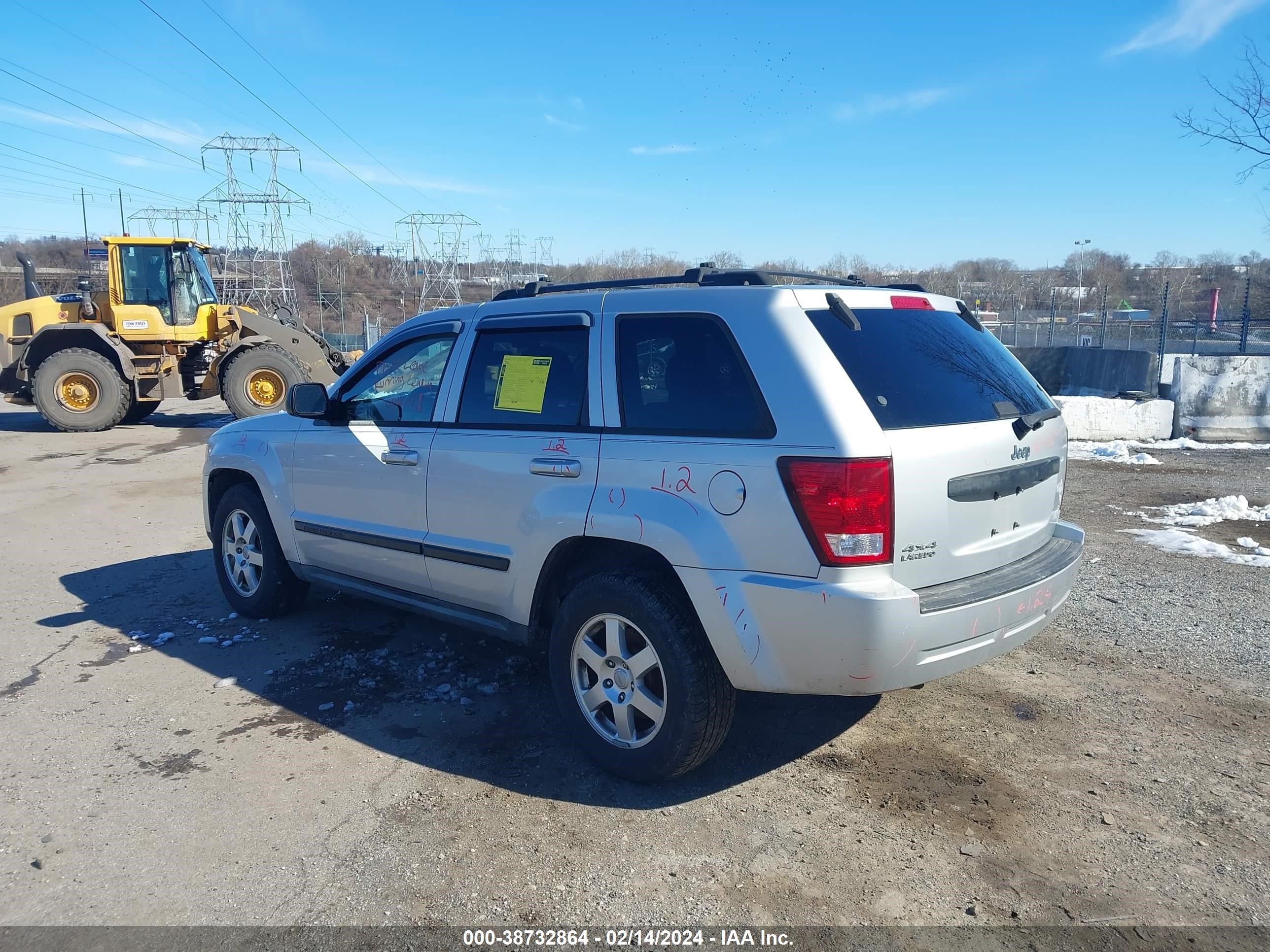 Photo 2 VIN: 1J8GR48K38C139768 - JEEP GRAND CHEROKEE 