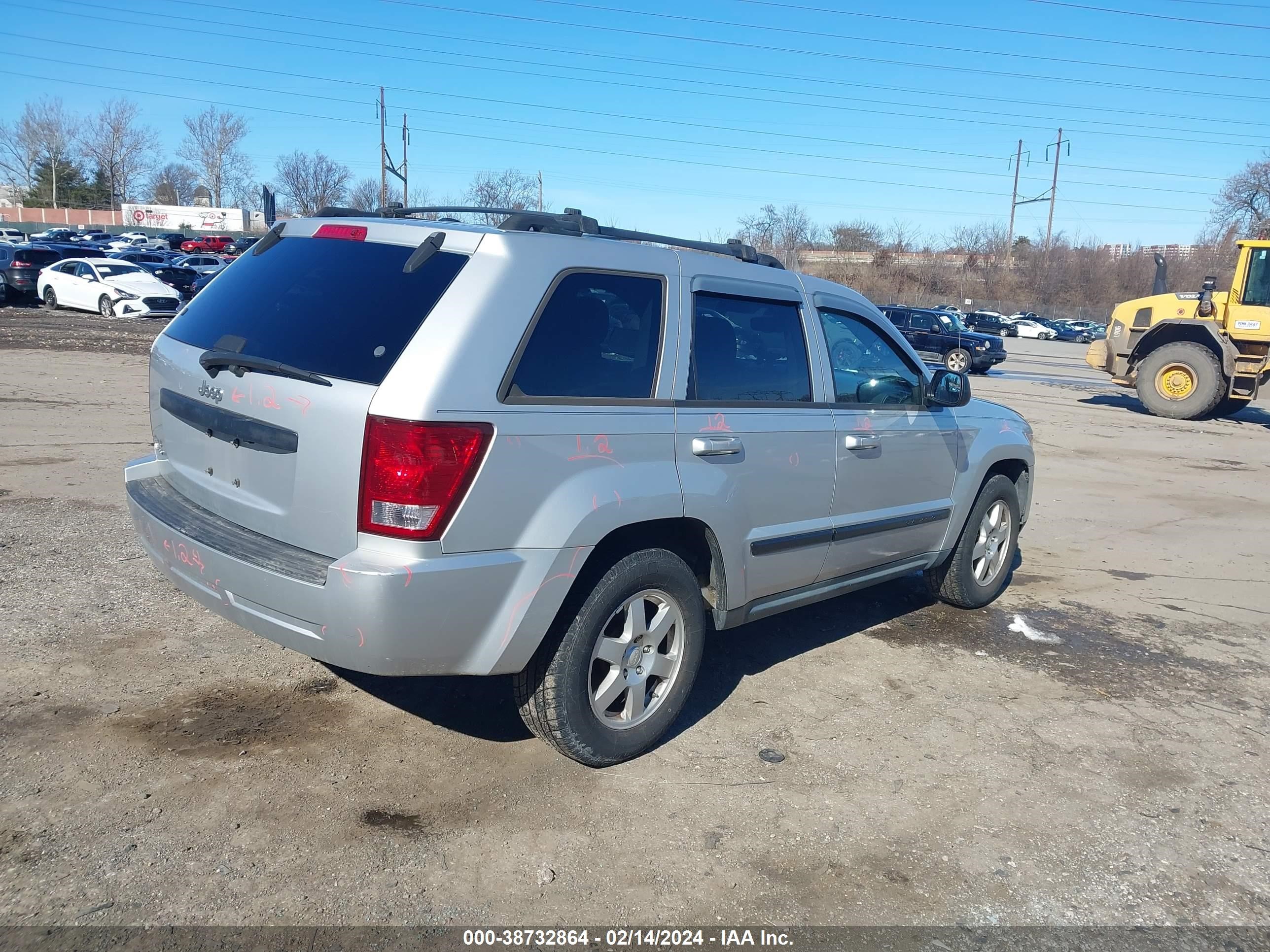 Photo 3 VIN: 1J8GR48K38C139768 - JEEP GRAND CHEROKEE 