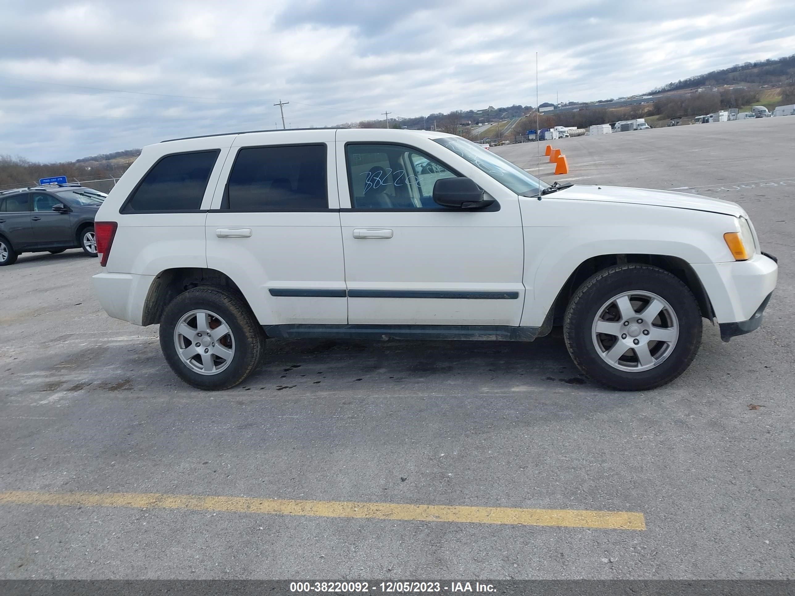 Photo 11 VIN: 1J8GR48K38C199596 - JEEP GRAND CHEROKEE 