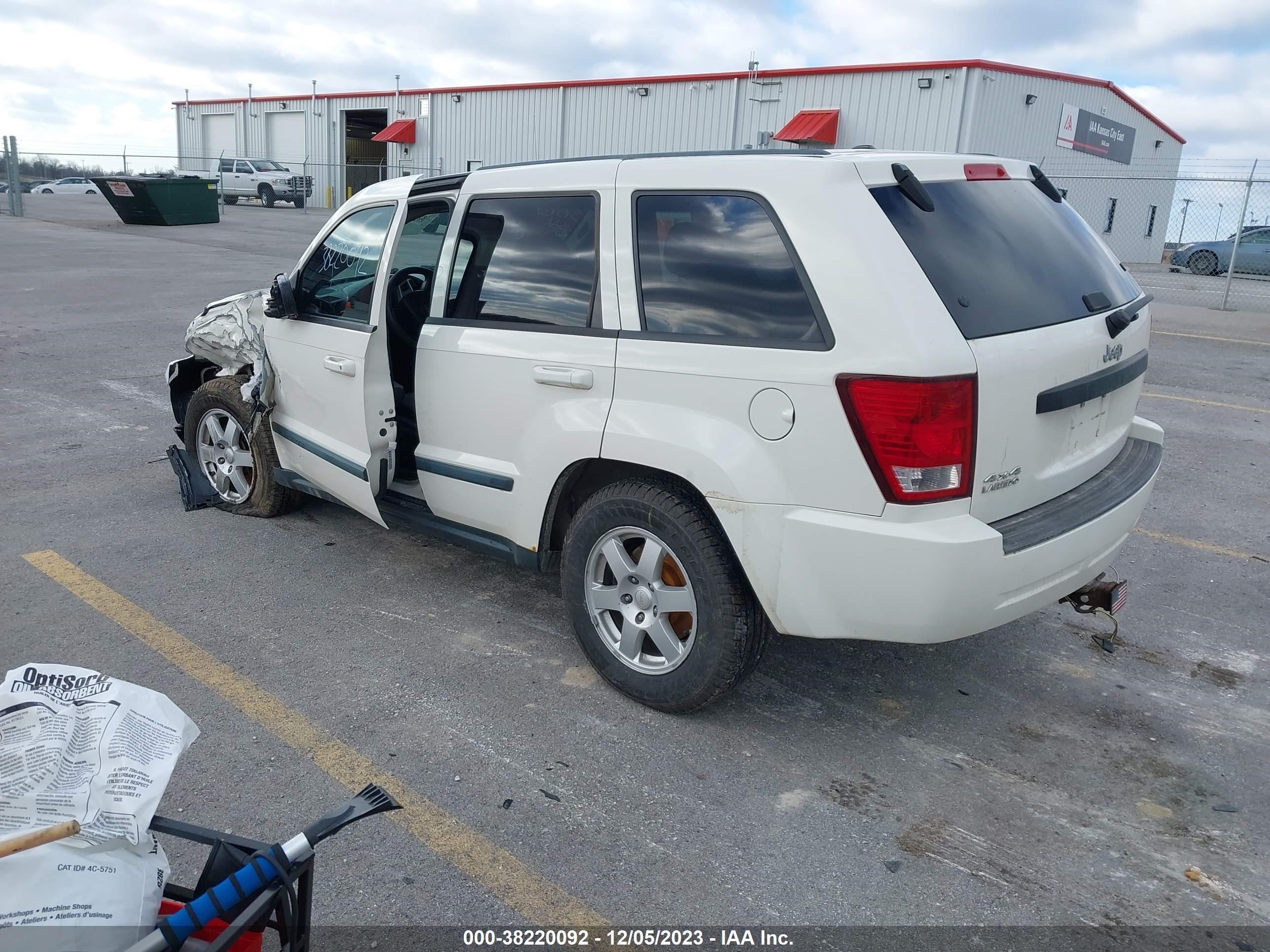 Photo 2 VIN: 1J8GR48K38C199596 - JEEP GRAND CHEROKEE 