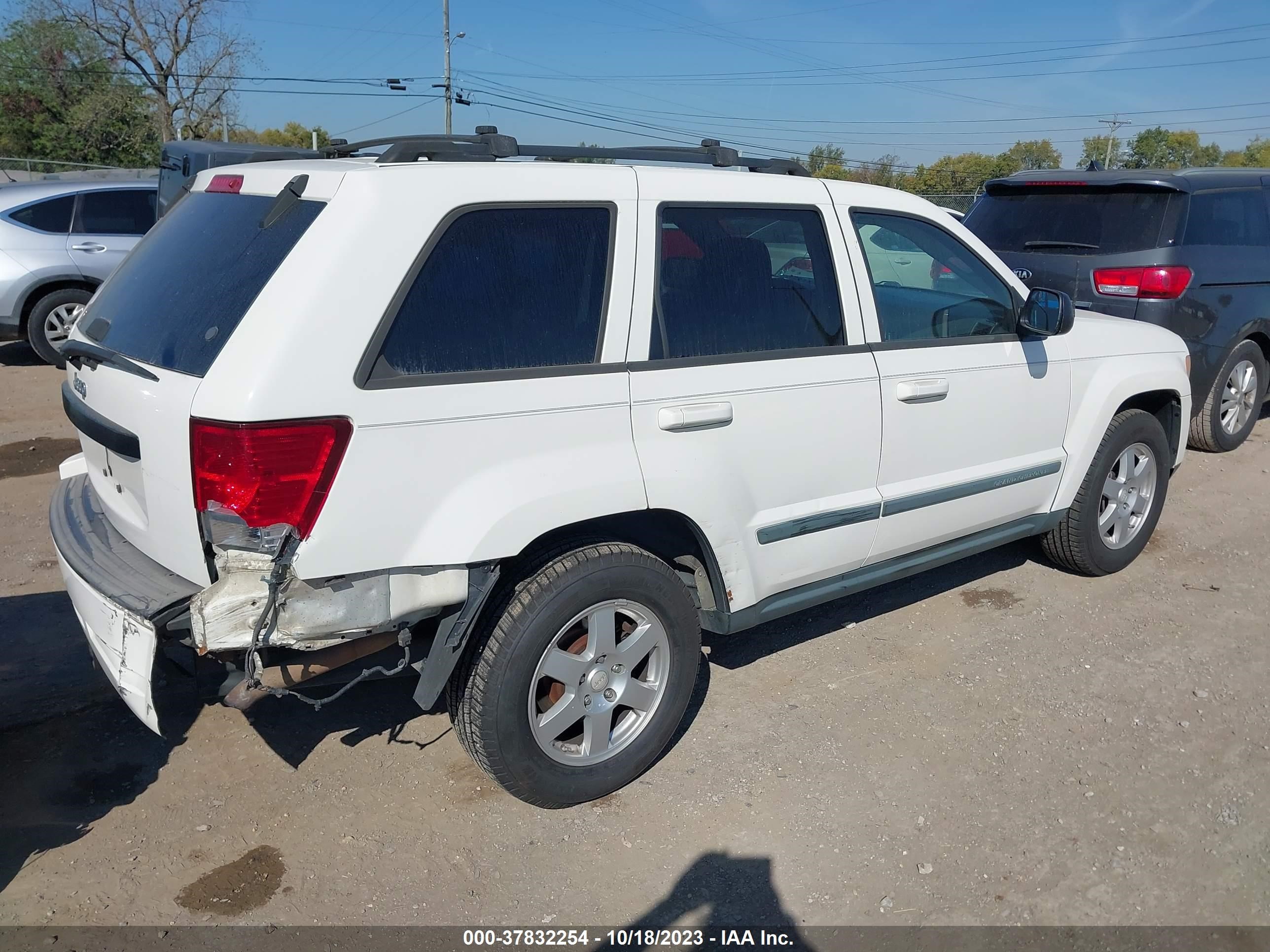 Photo 3 VIN: 1J8GR48K48C232167 - JEEP GRAND CHEROKEE 