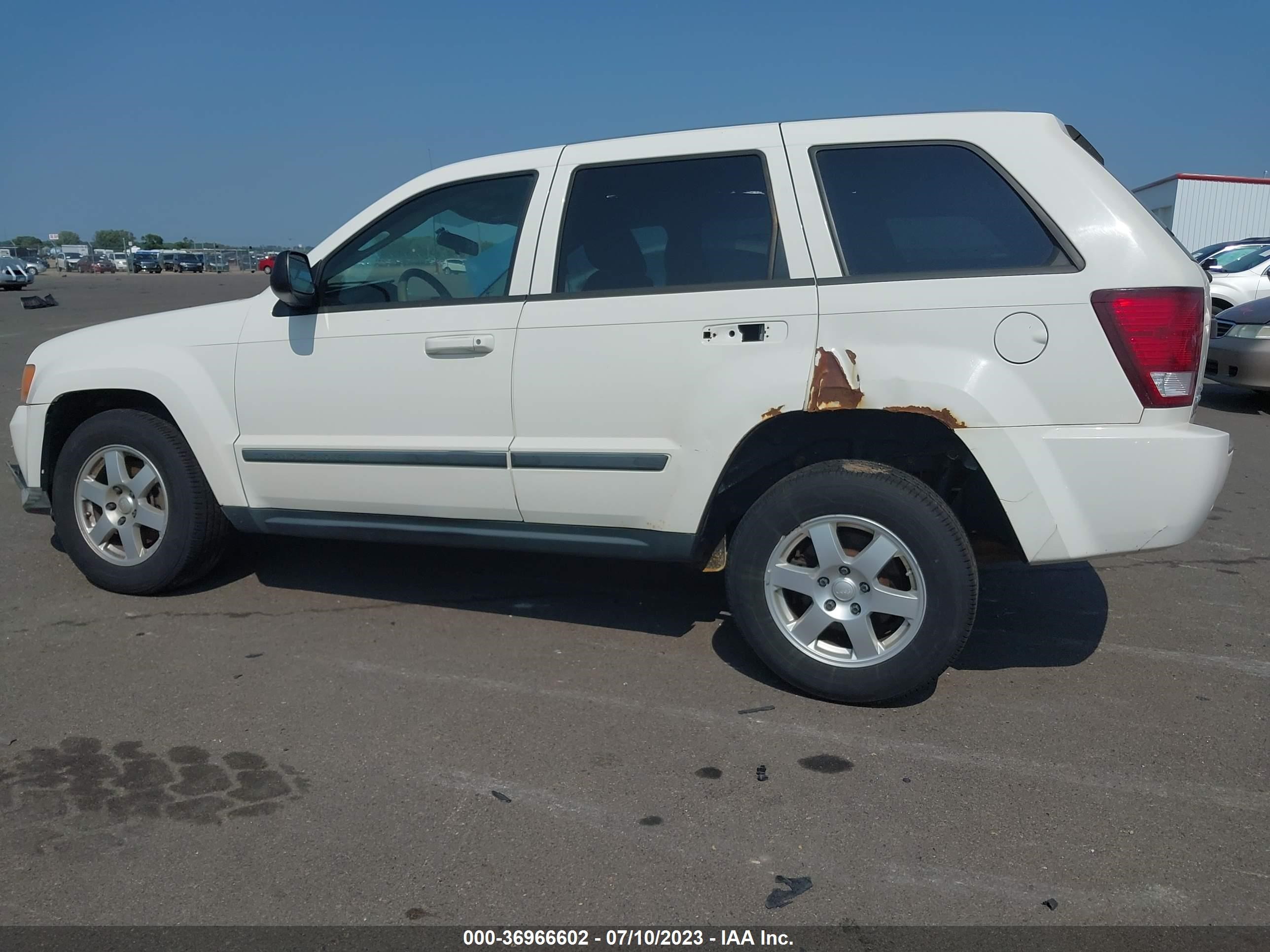 Photo 13 VIN: 1J8GR48K78C225715 - JEEP GRAND CHEROKEE 