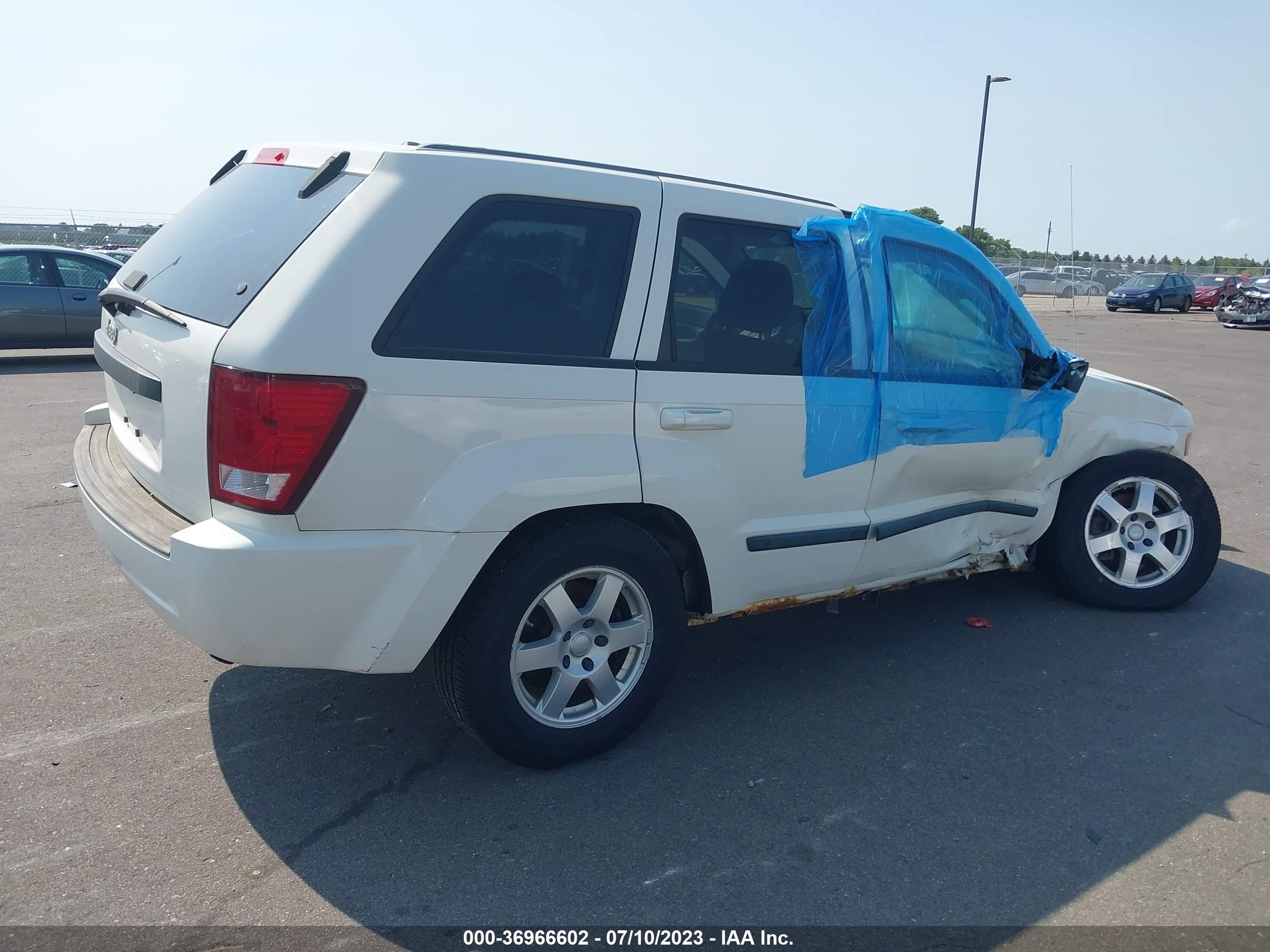 Photo 3 VIN: 1J8GR48K78C225715 - JEEP GRAND CHEROKEE 