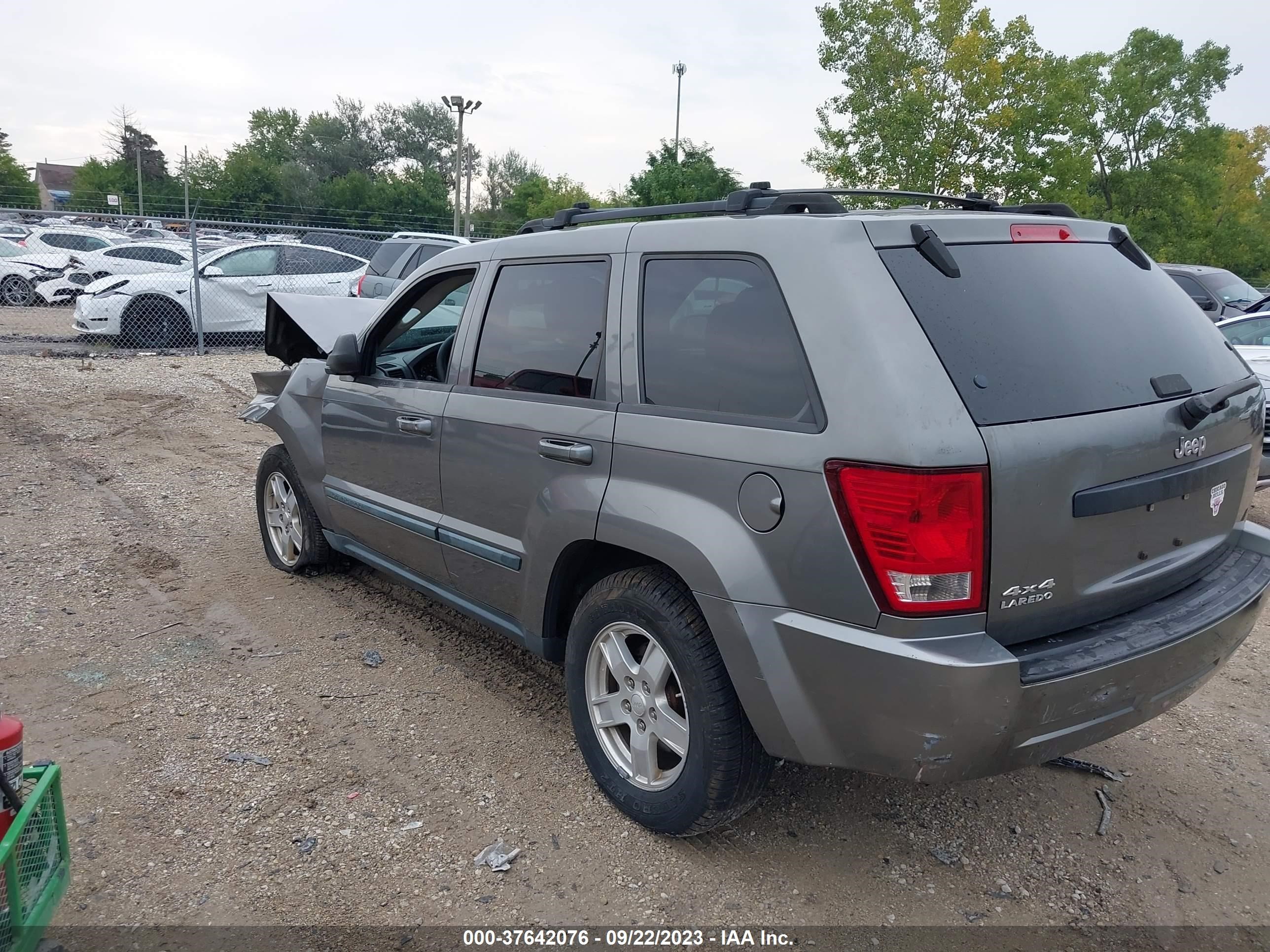 Photo 2 VIN: 1J8GR48K87C683035 - JEEP GRAND CHEROKEE 