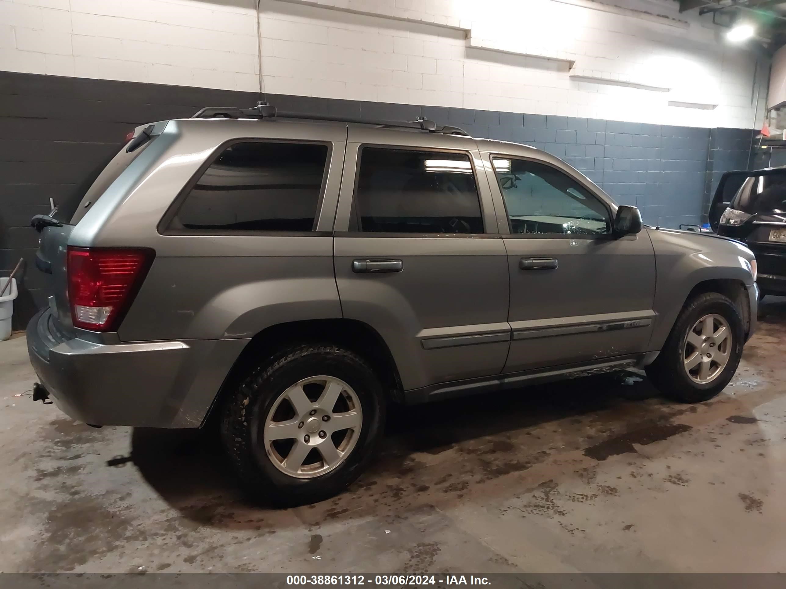 Photo 3 VIN: 1J8GR48K88C117099 - JEEP GRAND CHEROKEE 