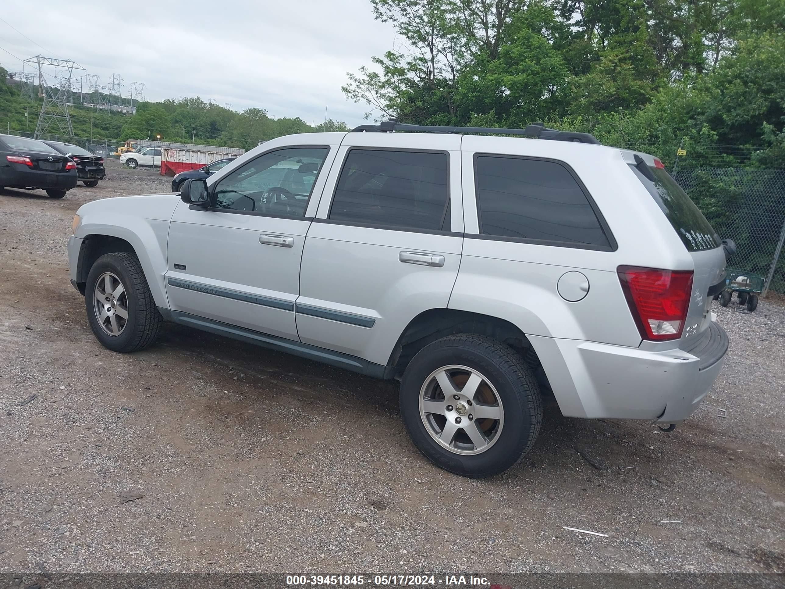 Photo 2 VIN: 1J8GR48K98C147910 - JEEP GRAND CHEROKEE 