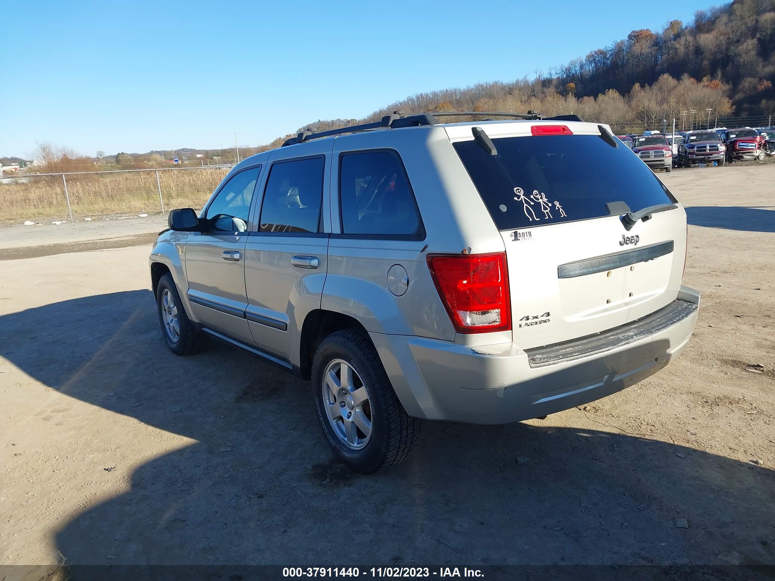 Photo 2 VIN: 1J8GR48K98C165260 - JEEP GRAND CHEROKEE 