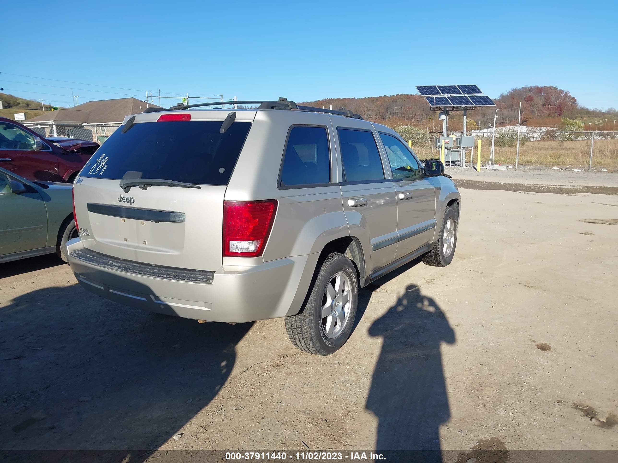 Photo 3 VIN: 1J8GR48K98C165260 - JEEP GRAND CHEROKEE 