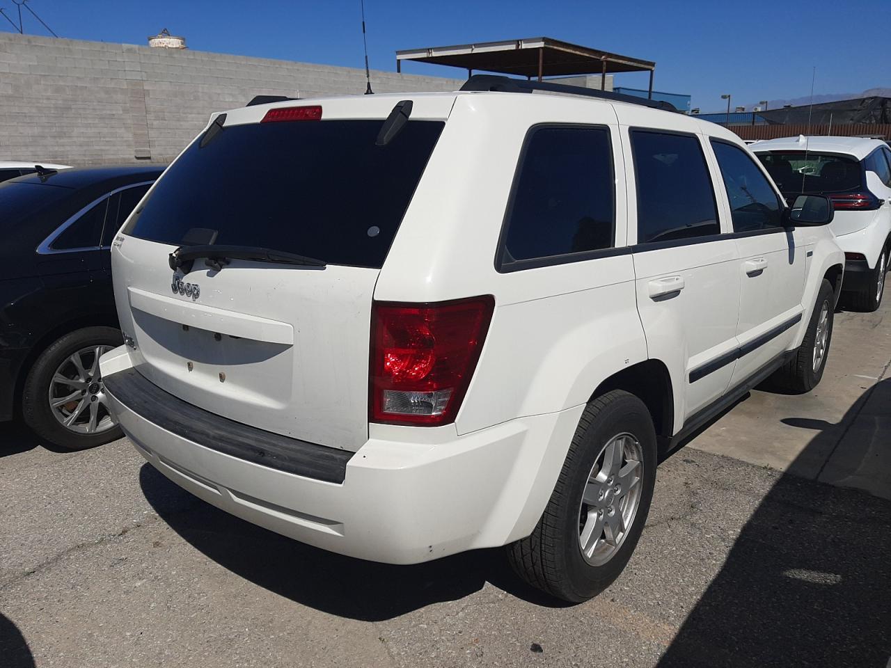 Photo 2 VIN: 1J8GR48KX7C555704 - JEEP GRAND CHEROKEE 