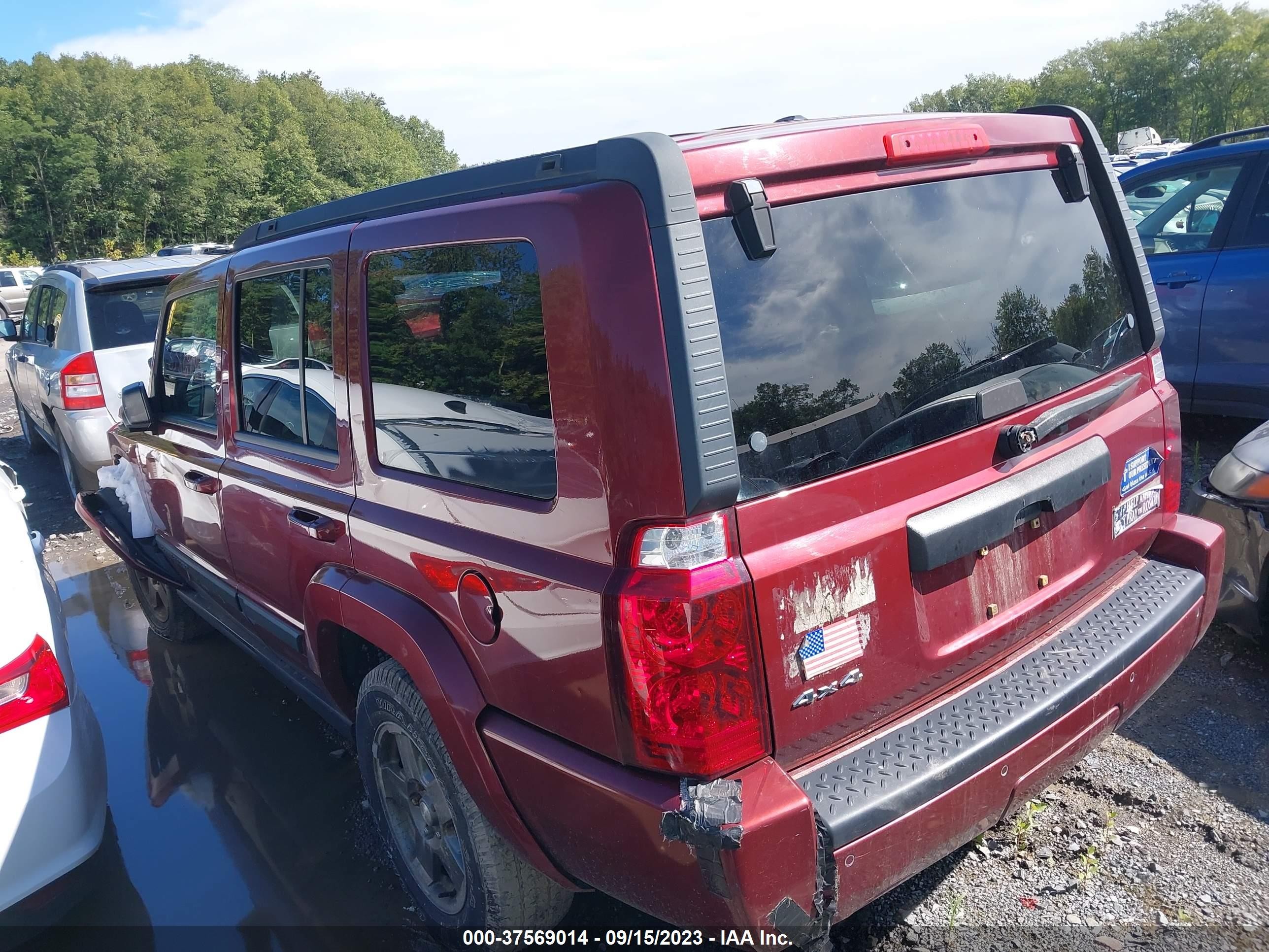 Photo 2 VIN: 1J8HG48K08C133162 - JEEP COMMANDER 