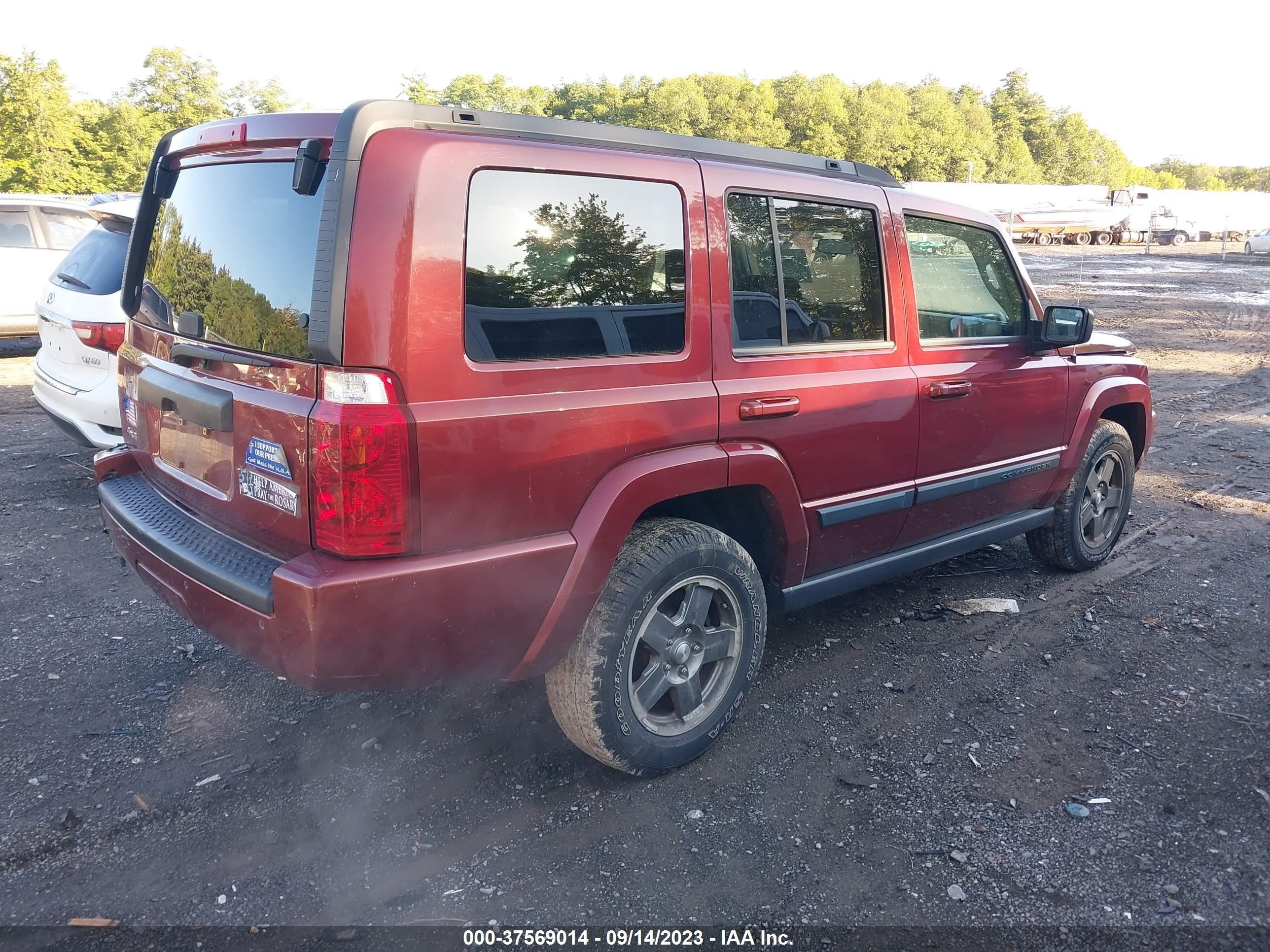 Photo 3 VIN: 1J8HG48K08C133162 - JEEP COMMANDER 