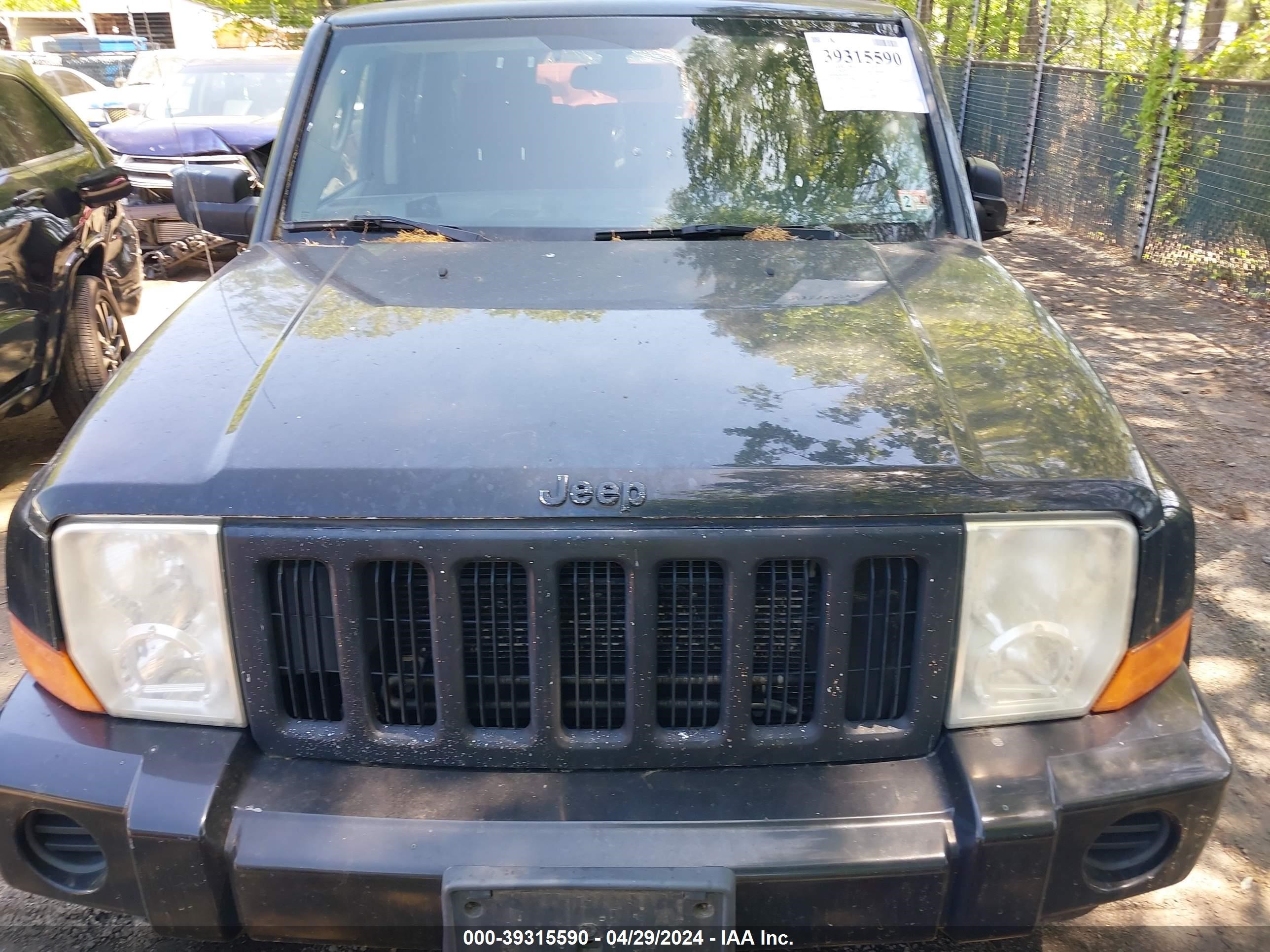 Photo 5 VIN: 1J8HG48K08C149104 - JEEP COMMANDER 