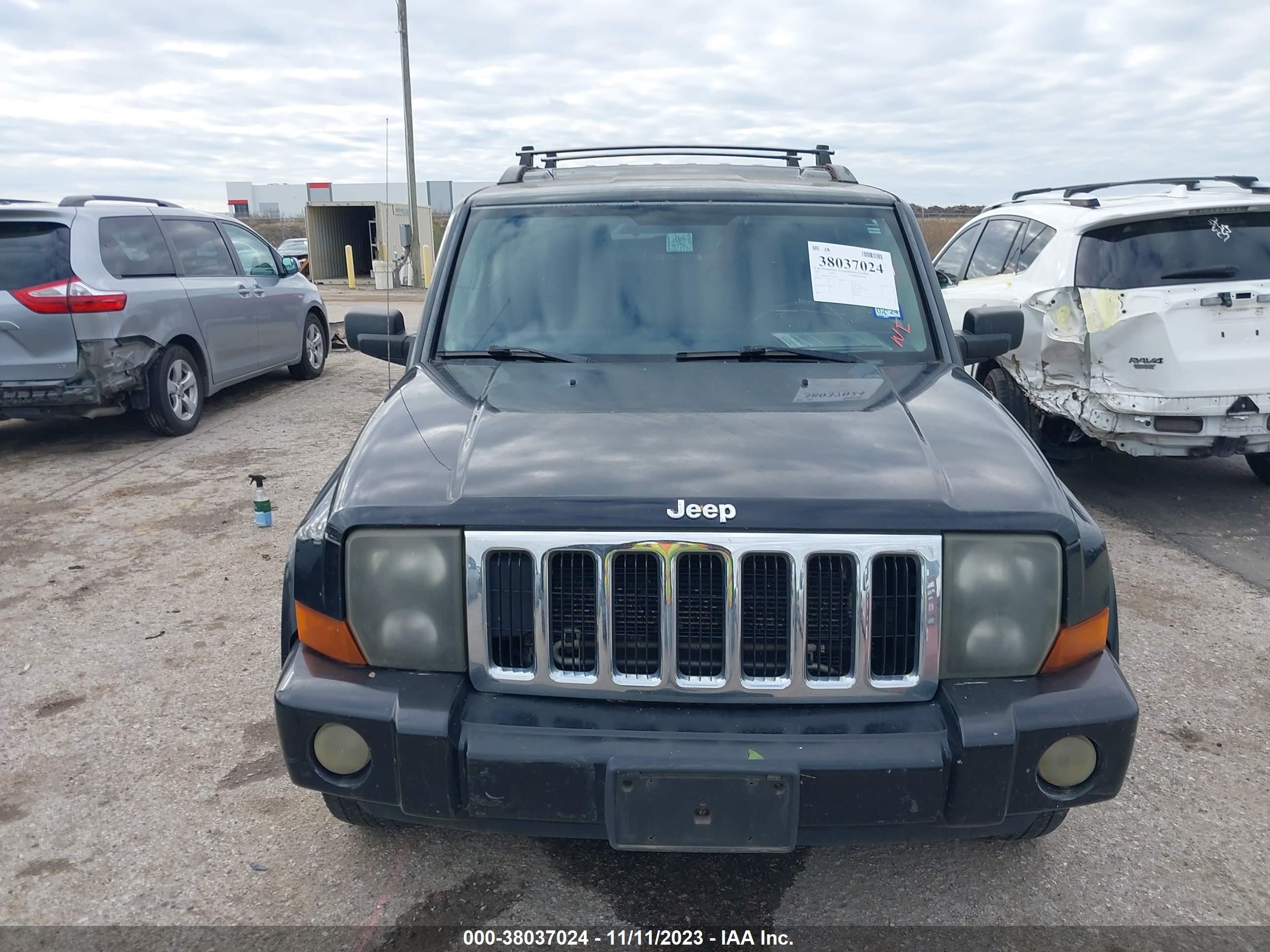 Photo 5 VIN: 1J8HG48K17C562762 - JEEP COMMANDER 