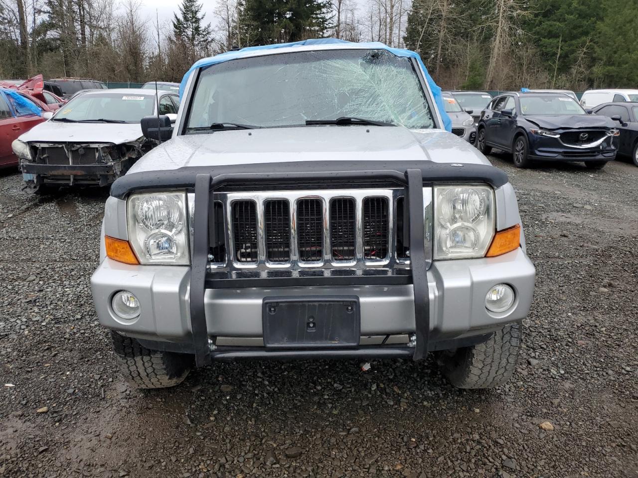 Photo 4 VIN: 1J8HG48K18C135132 - JEEP COMMANDER 