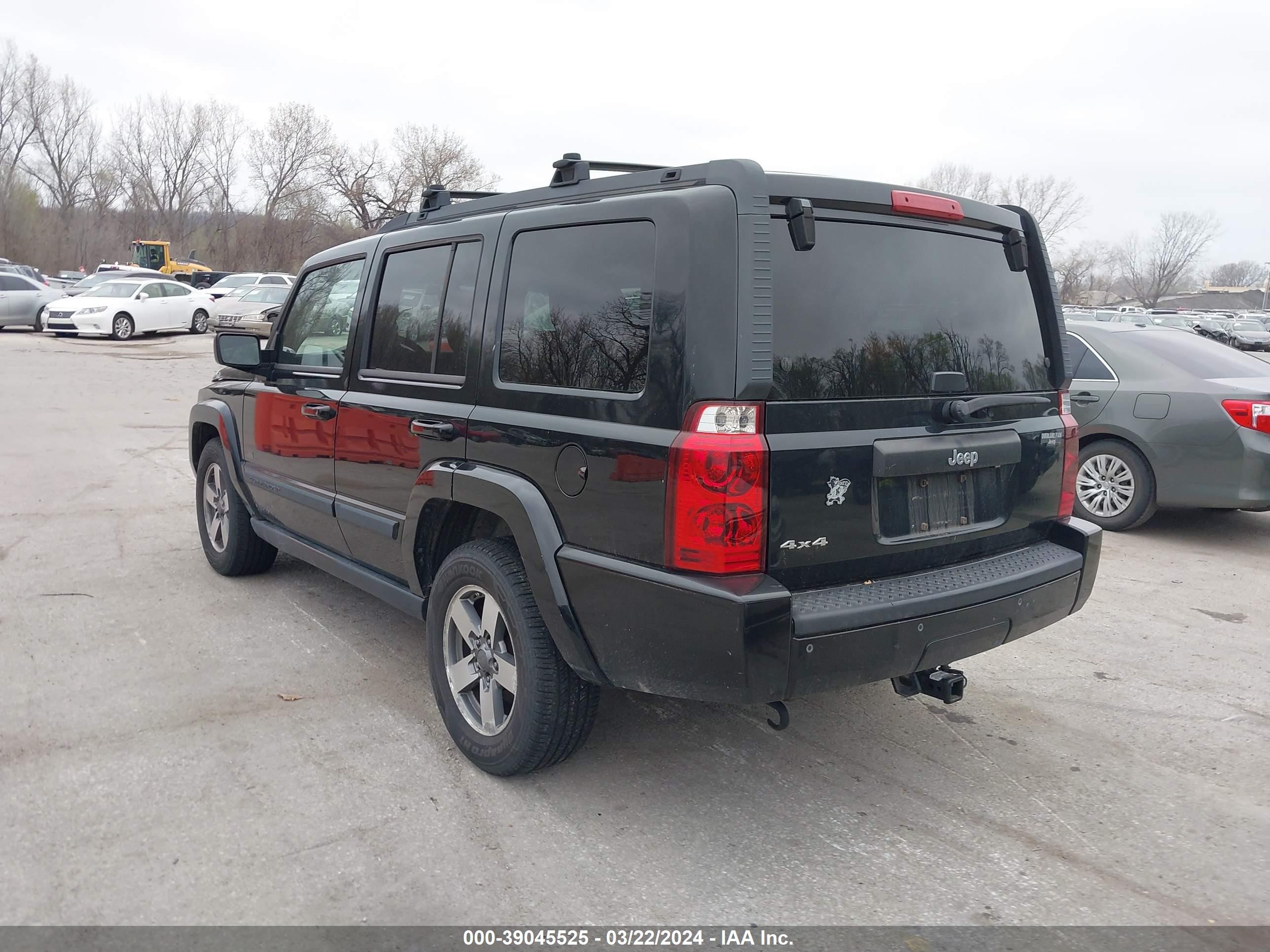 Photo 2 VIN: 1J8HG48K18C150116 - JEEP COMMANDER 