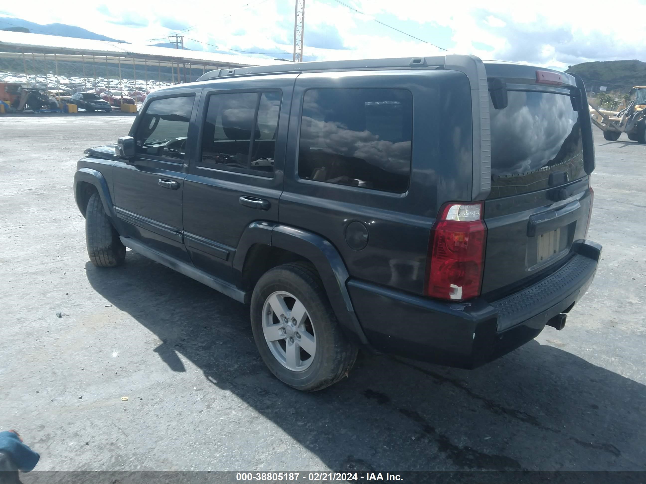 Photo 2 VIN: 1J8HG48K27C611712 - JEEP COMMANDER 