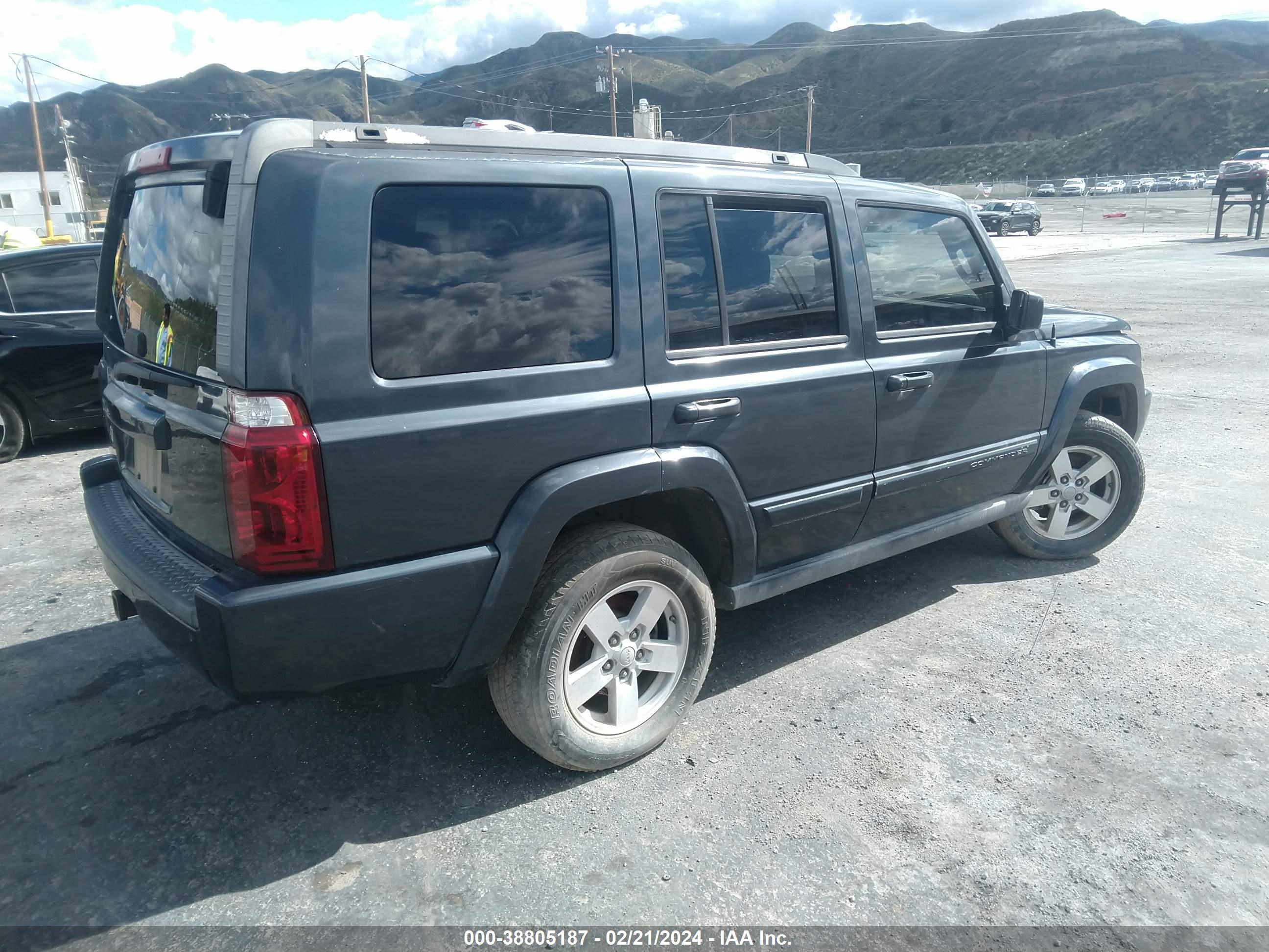 Photo 3 VIN: 1J8HG48K27C611712 - JEEP COMMANDER 