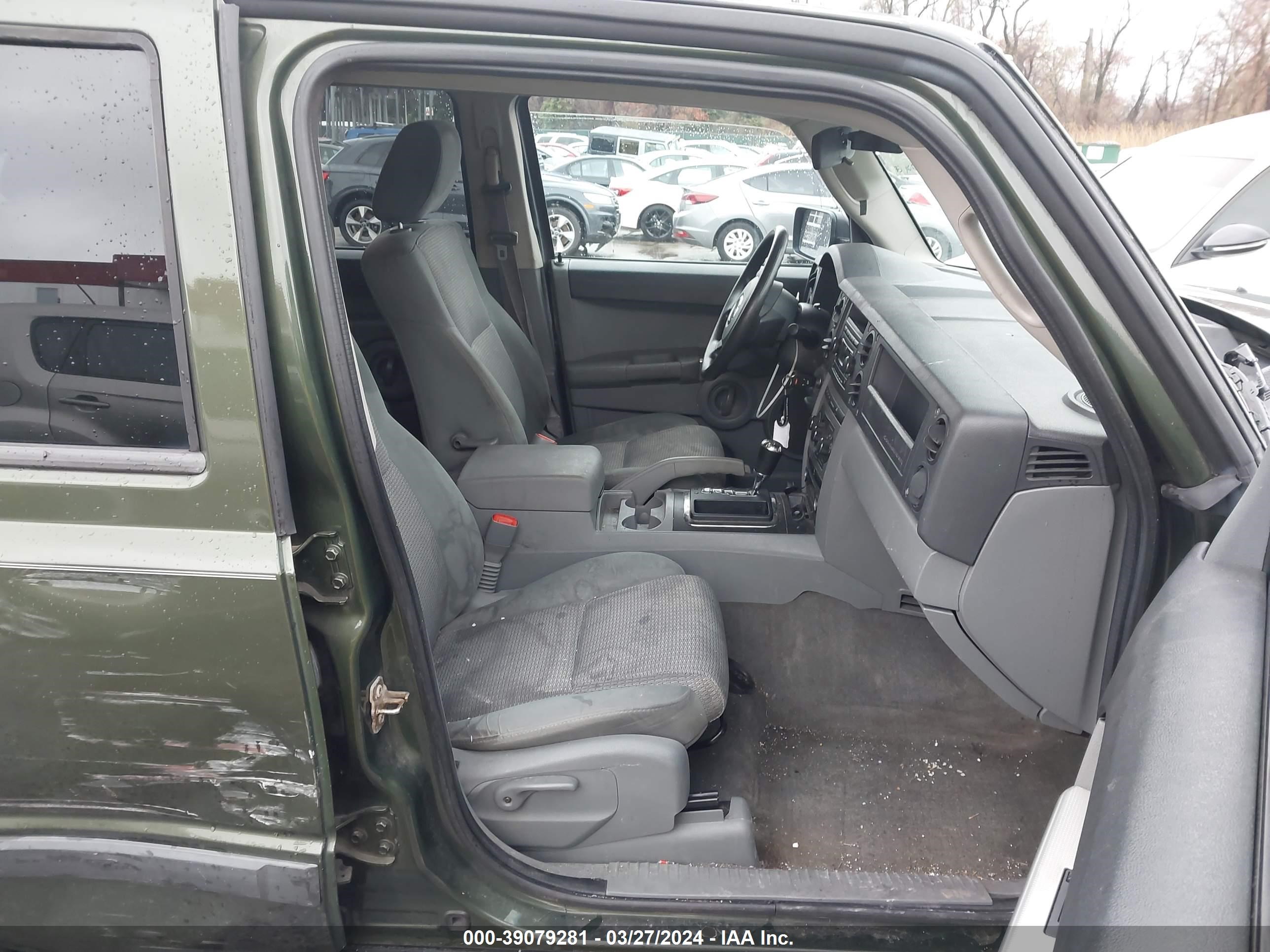 Photo 4 VIN: 1J8HG48K37C612125 - JEEP COMMANDER 