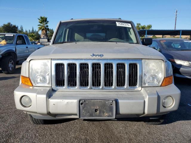 Photo 4 VIN: 1J8HG48K38C124617 - JEEP COMMANDER 