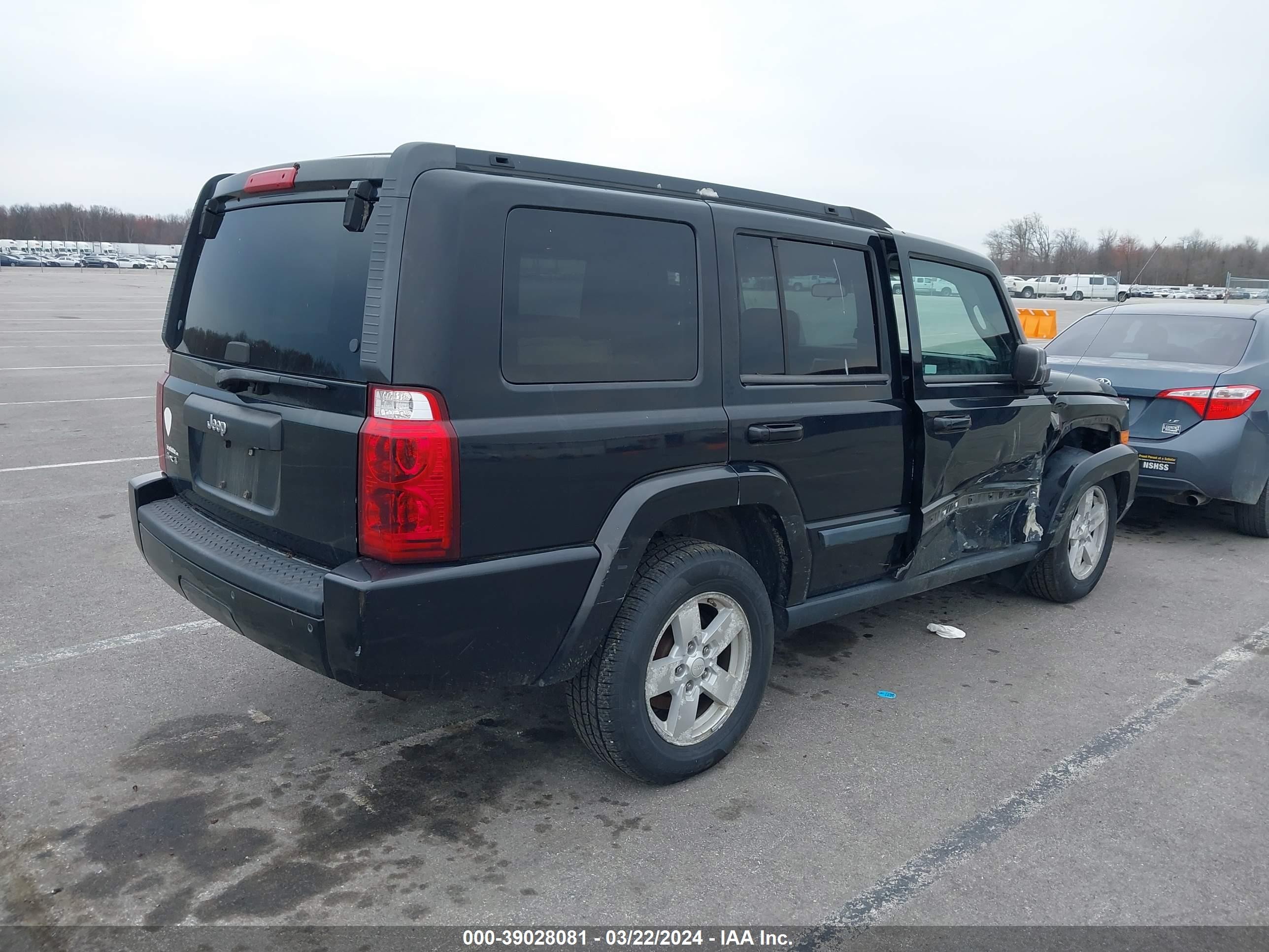 Photo 3 VIN: 1J8HG48K38C166611 - JEEP COMMANDER 