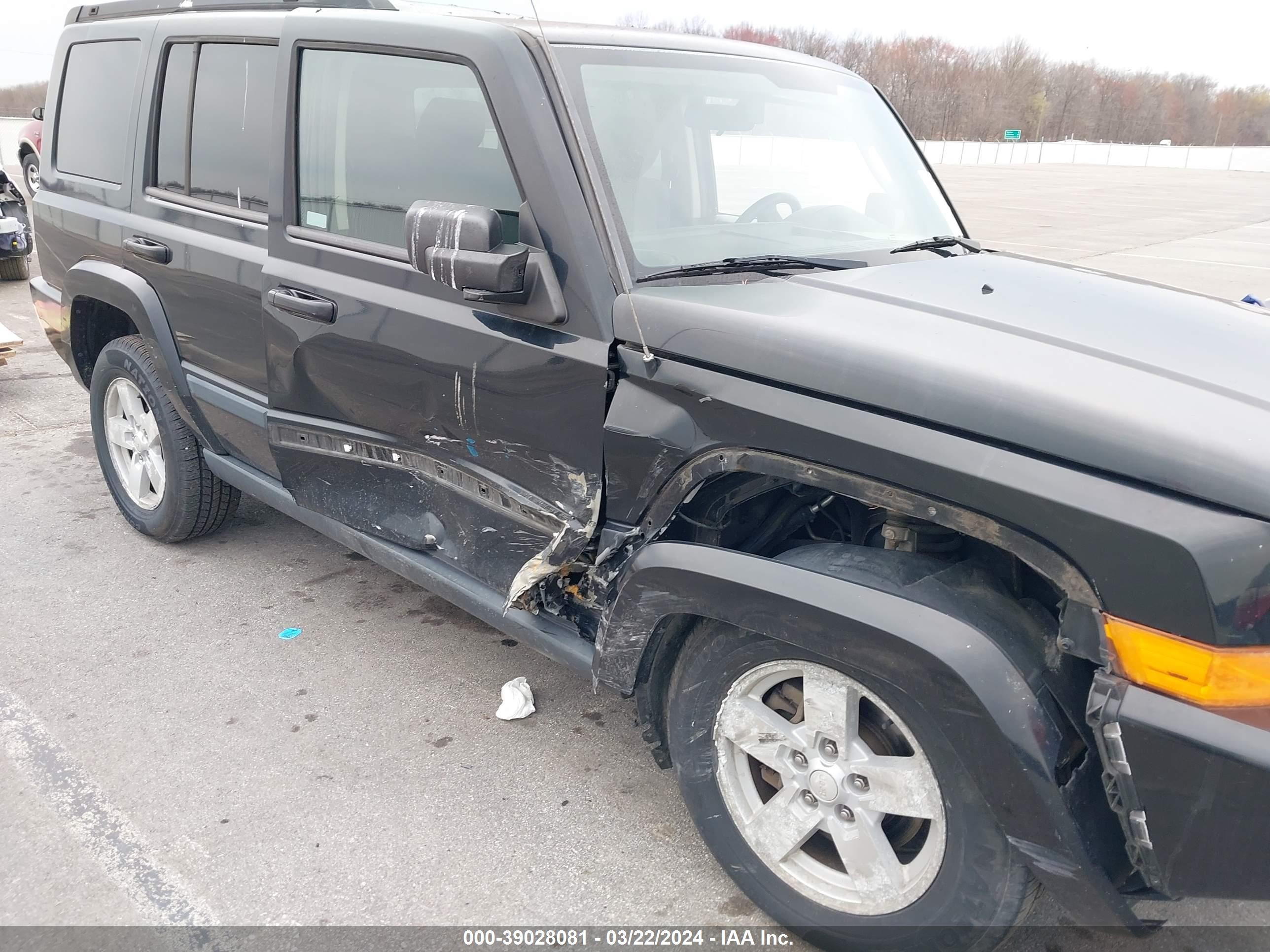 Photo 5 VIN: 1J8HG48K38C166611 - JEEP COMMANDER 