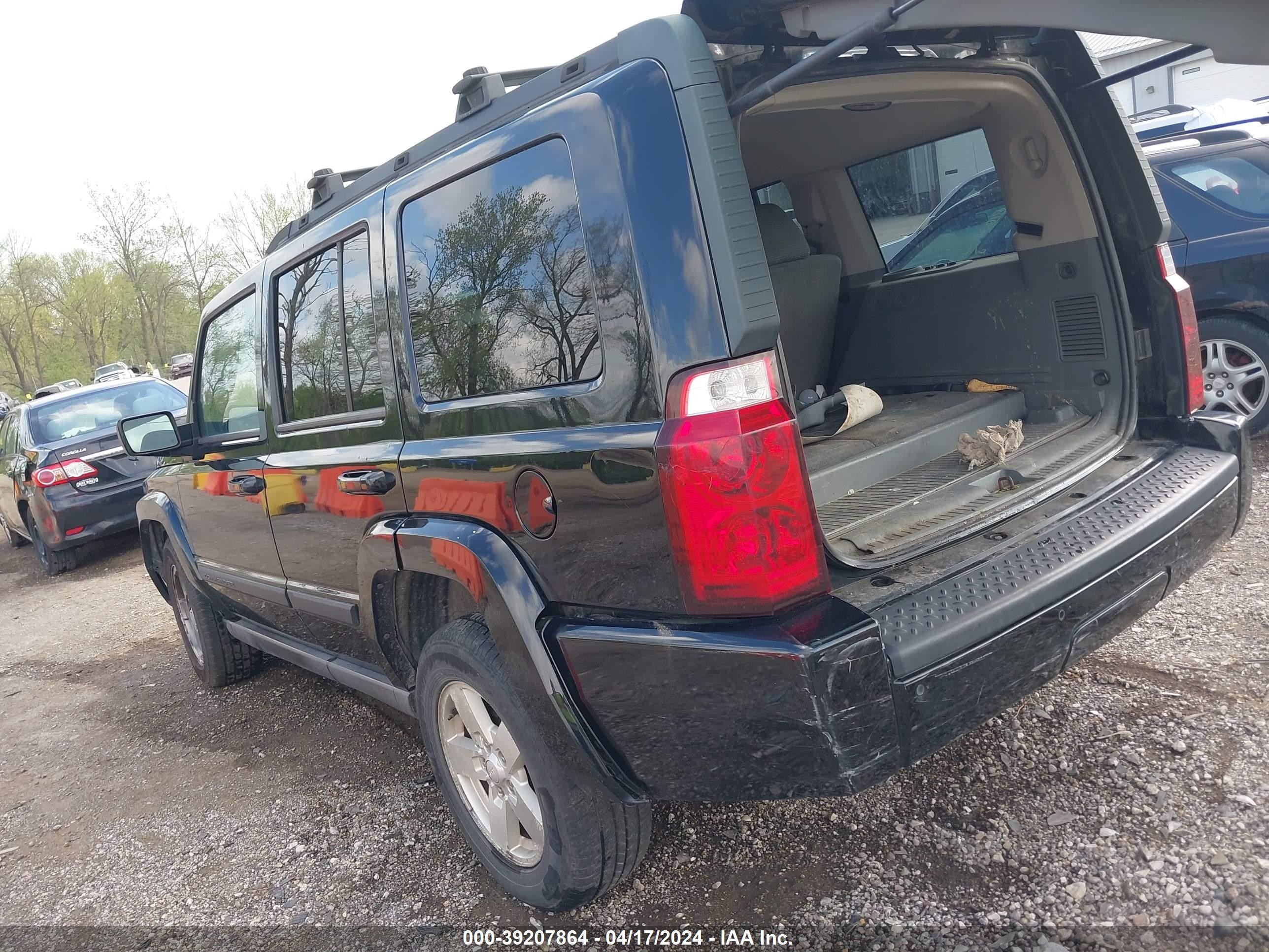 Photo 2 VIN: 1J8HG48K47C501504 - JEEP COMMANDER 